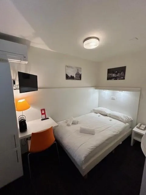 Bed in Multatuli Hotel