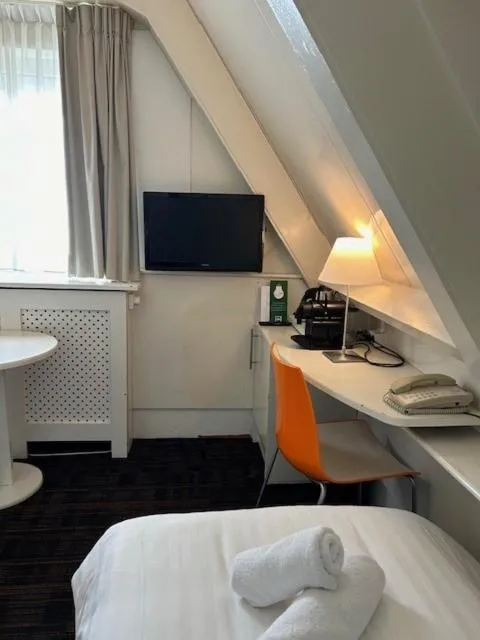 Bed in Multatuli Hotel