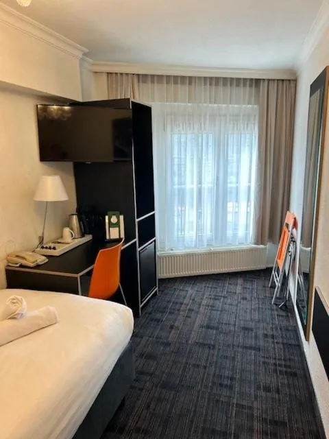 Bed in Multatuli Hotel