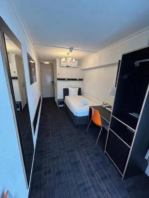 Bed in Multatuli Hotel