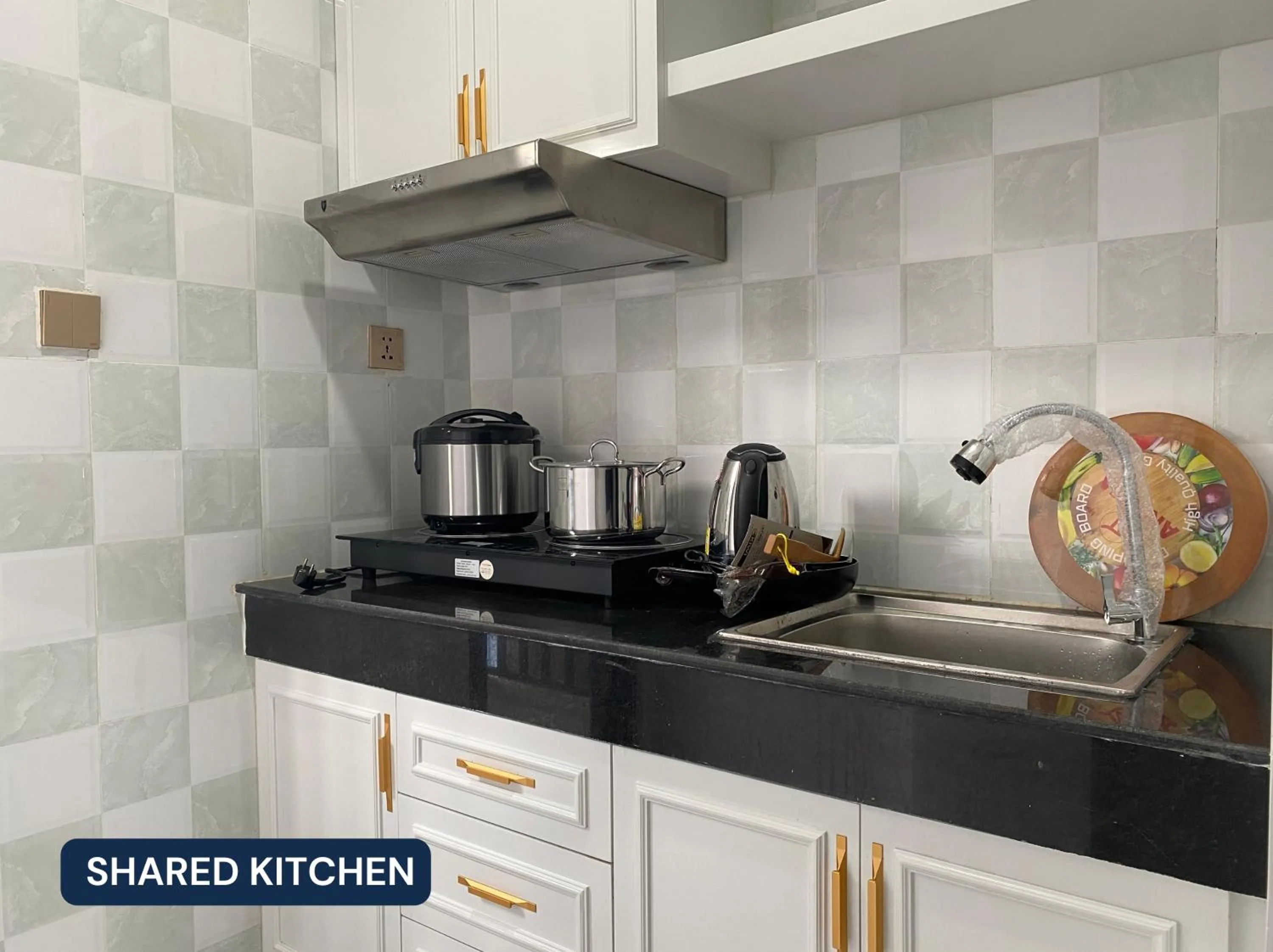 Coffee/tea facilities in WH Chamkarmon Residence