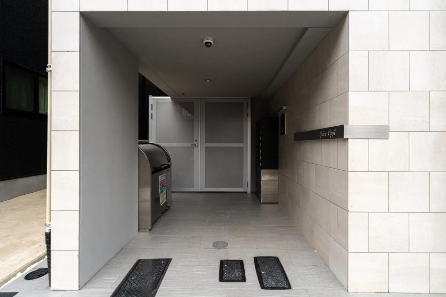 Property building in Apiche Oji