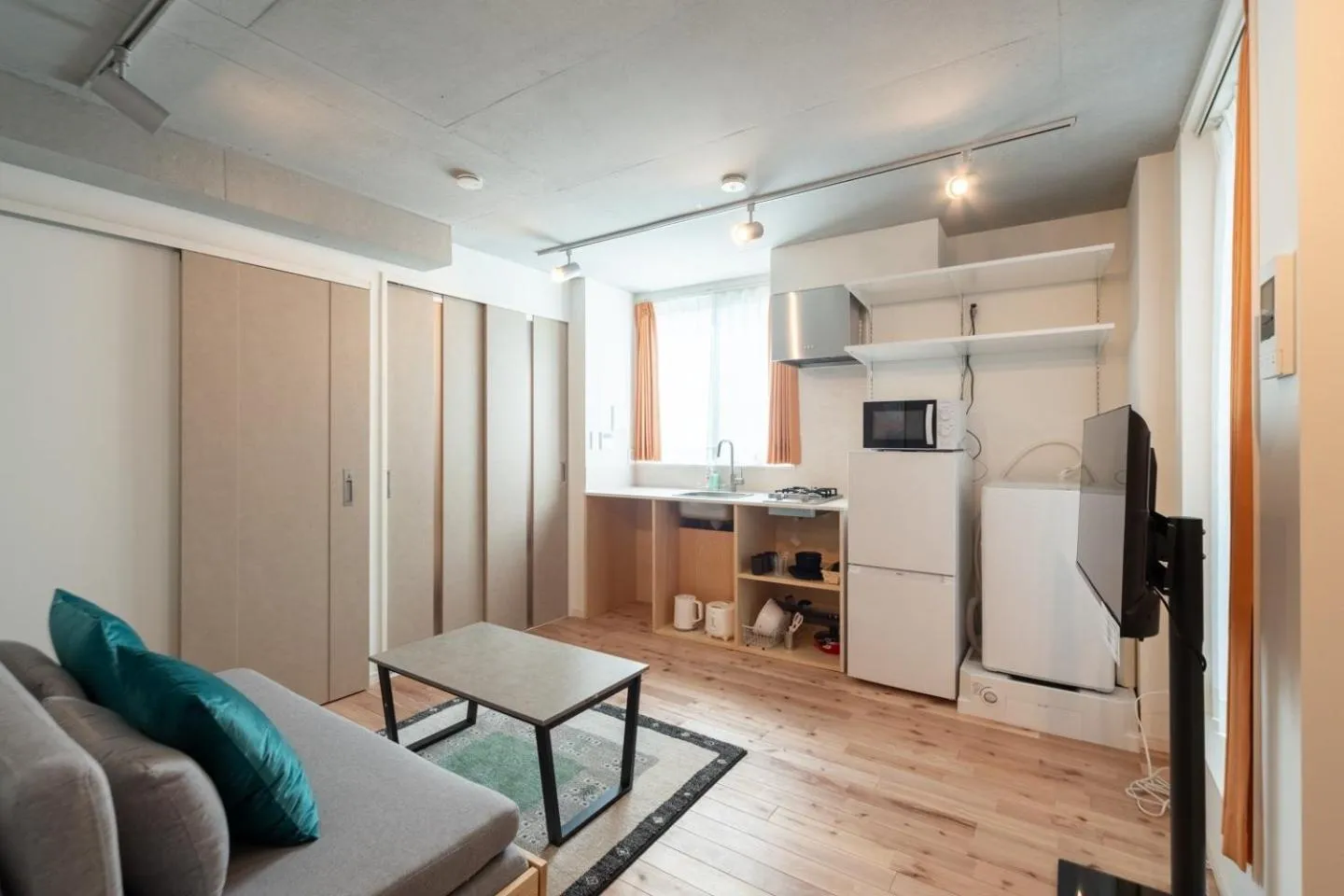 TV and multimedia in Apiche Oji