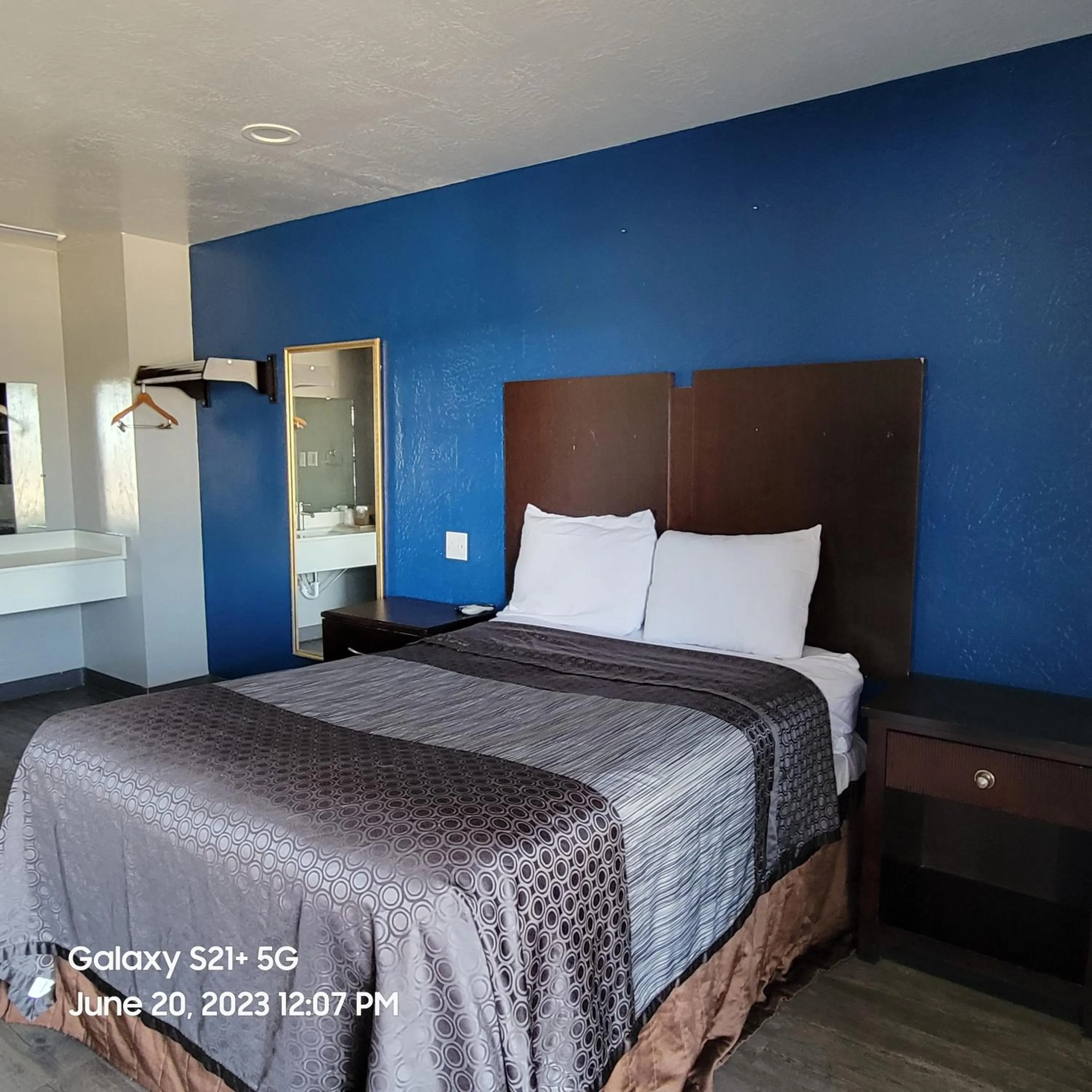 Twin Room in Coachman's Inn & Suites