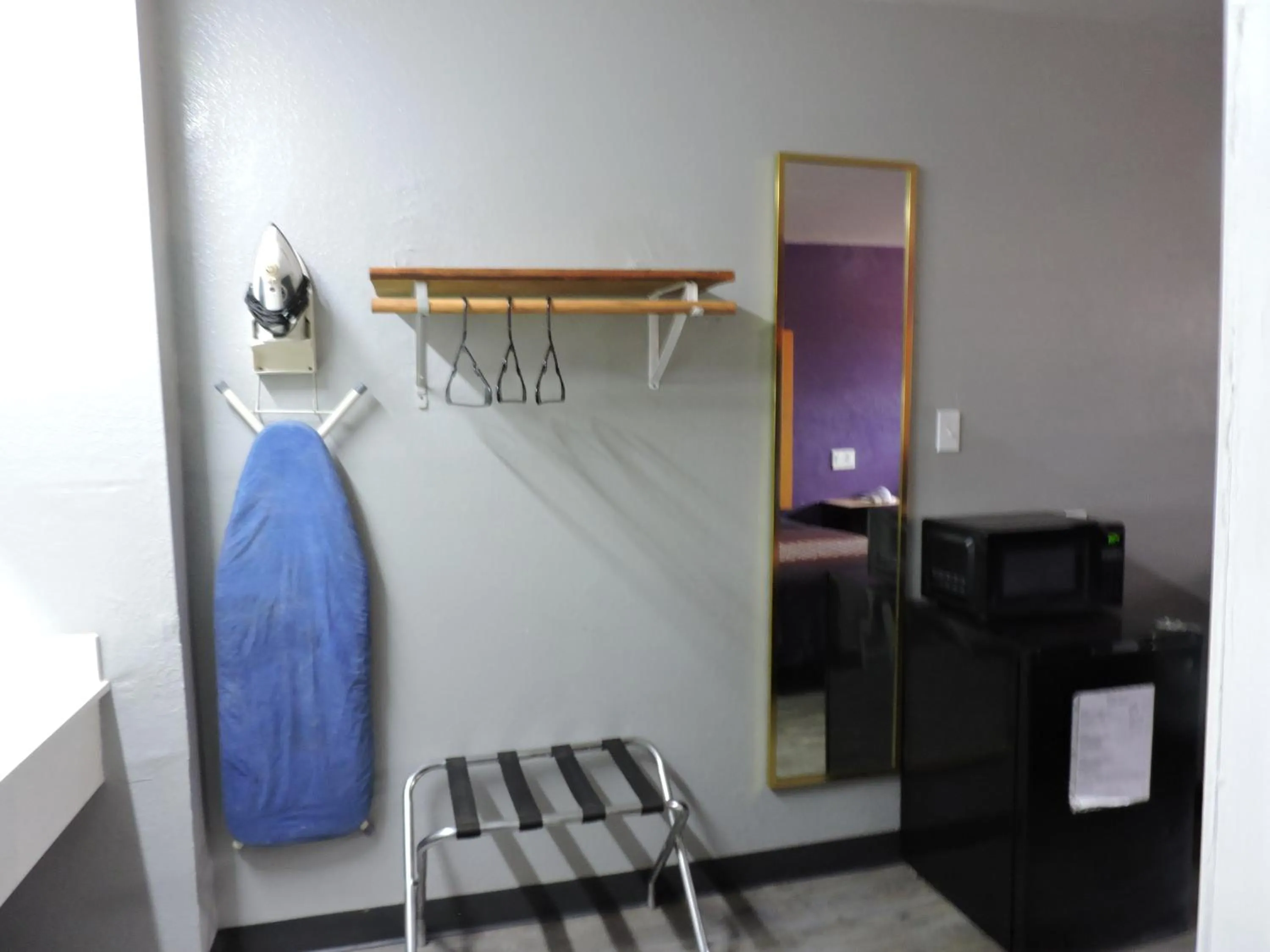 flat iron in Coachman's Inn & Suites