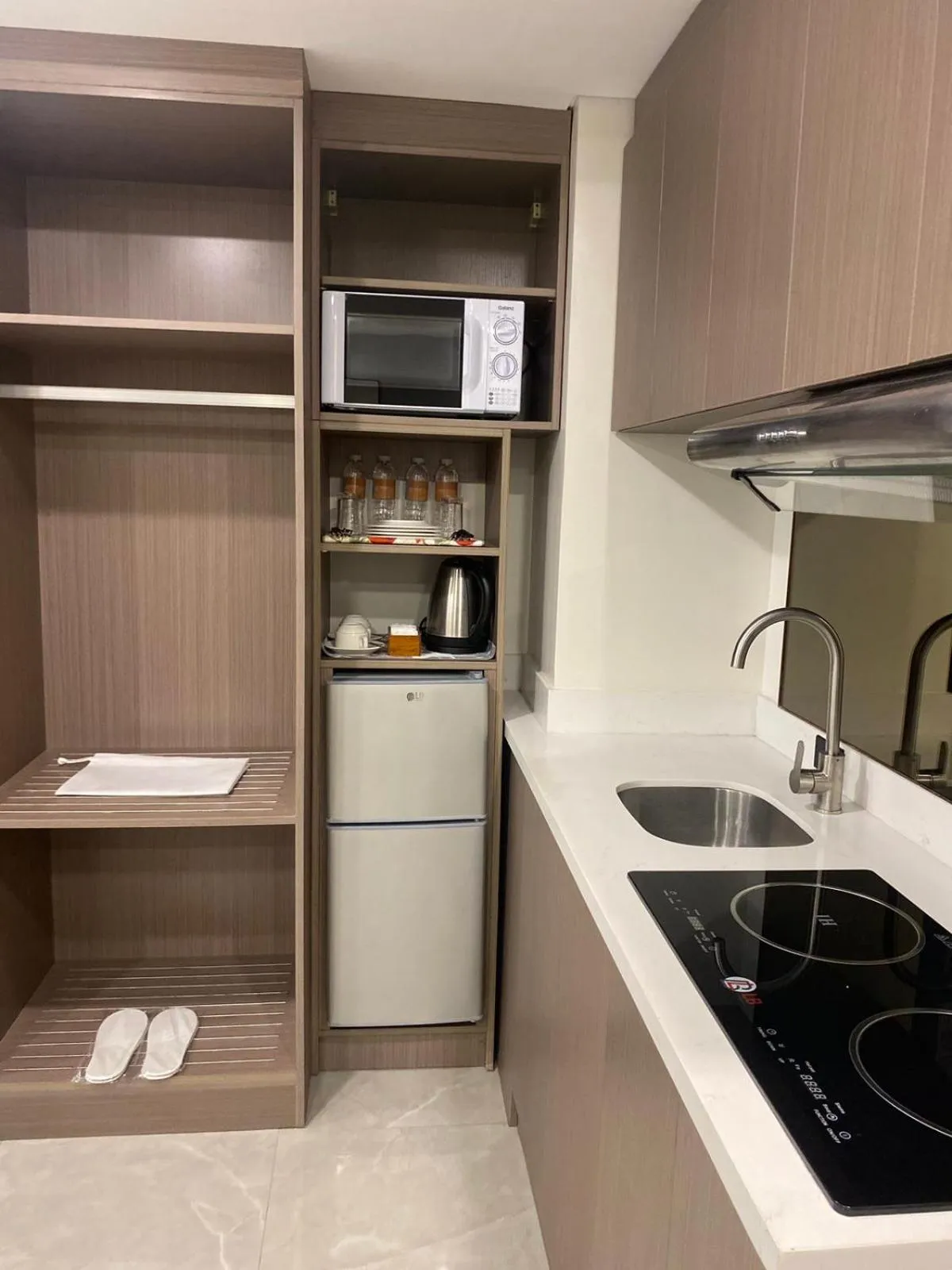 Kitchen or kitchenette in Hayat Sky Towers