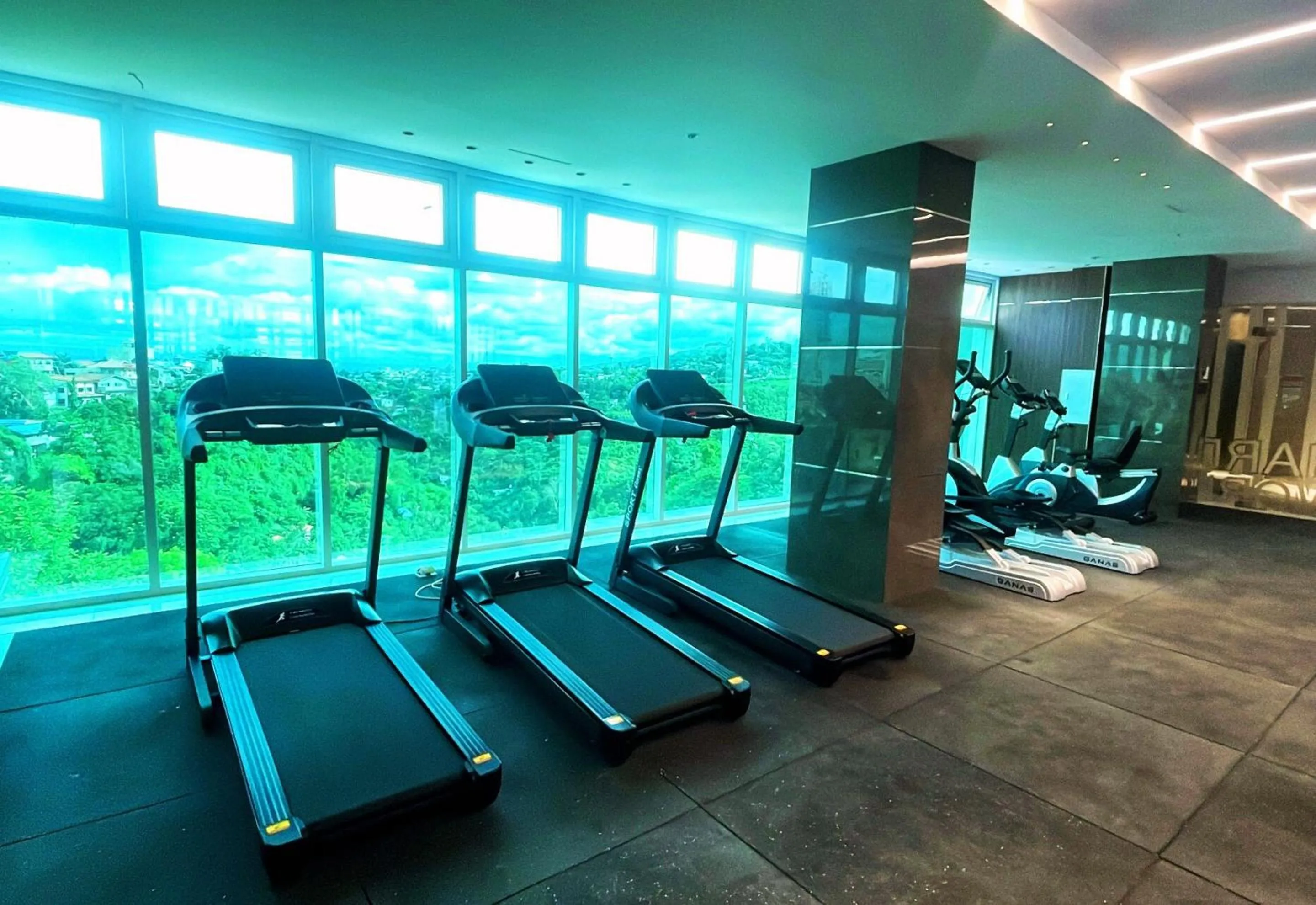 Fitness centre/facilities in Hayat Sky Towers