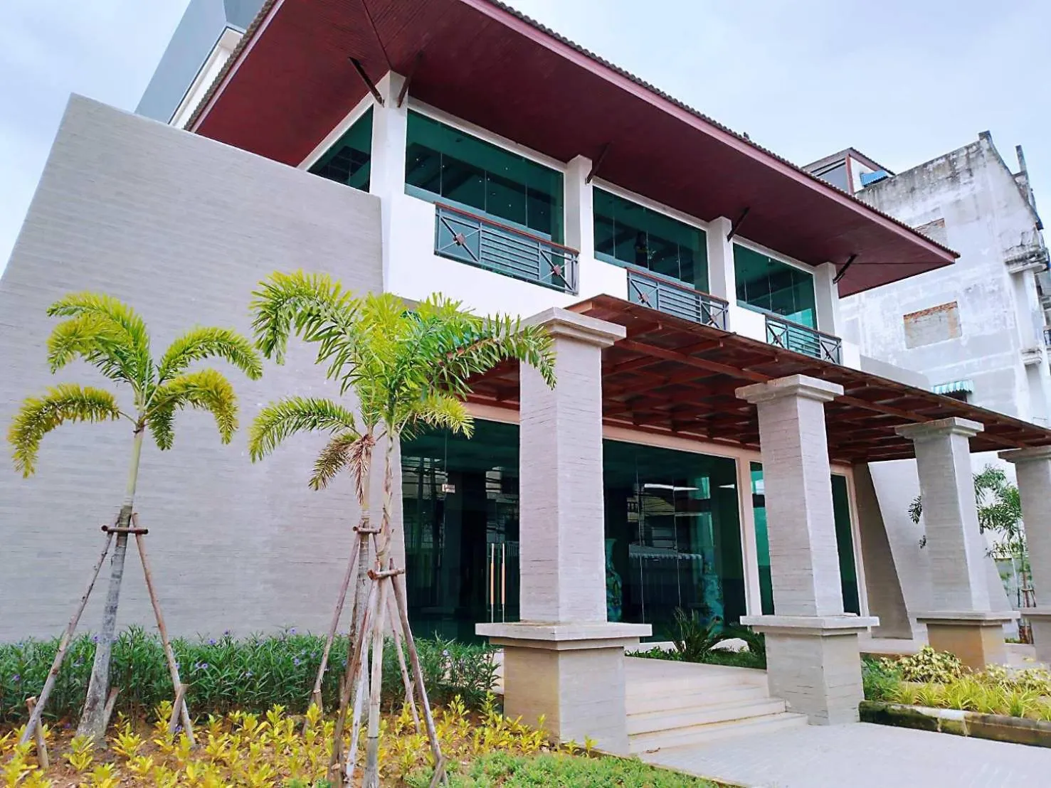 Property building in Mayflower Grande Suite Hotel