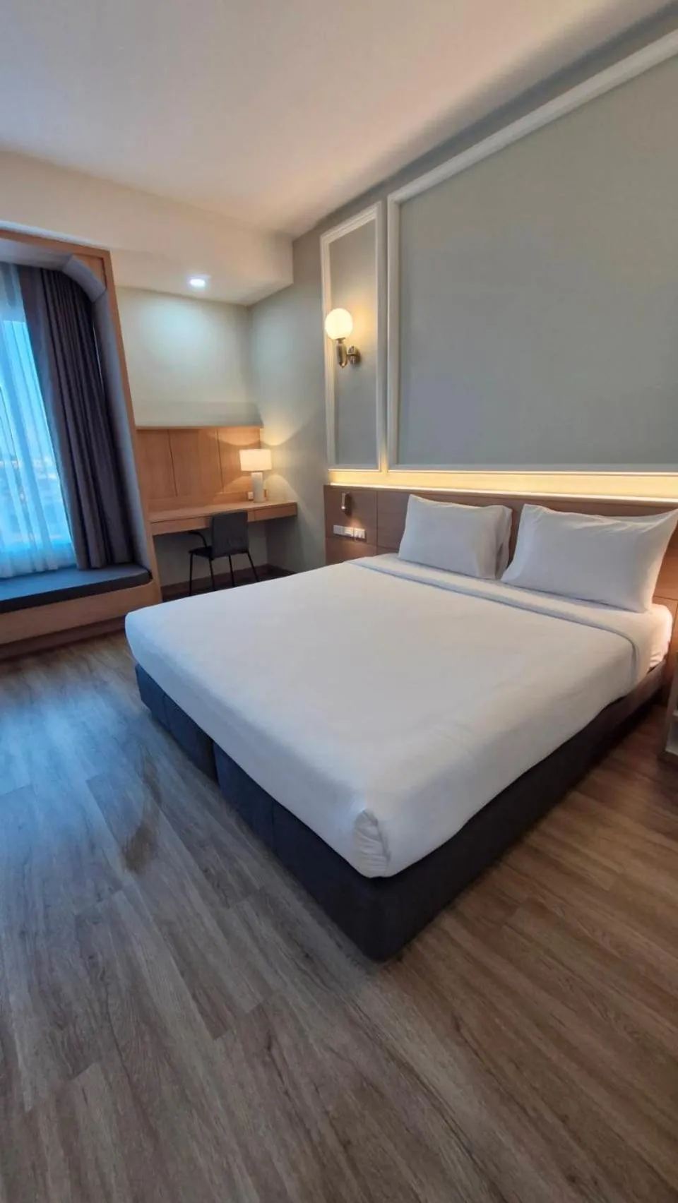 Bed in Mayflower Grande Suite Hotel