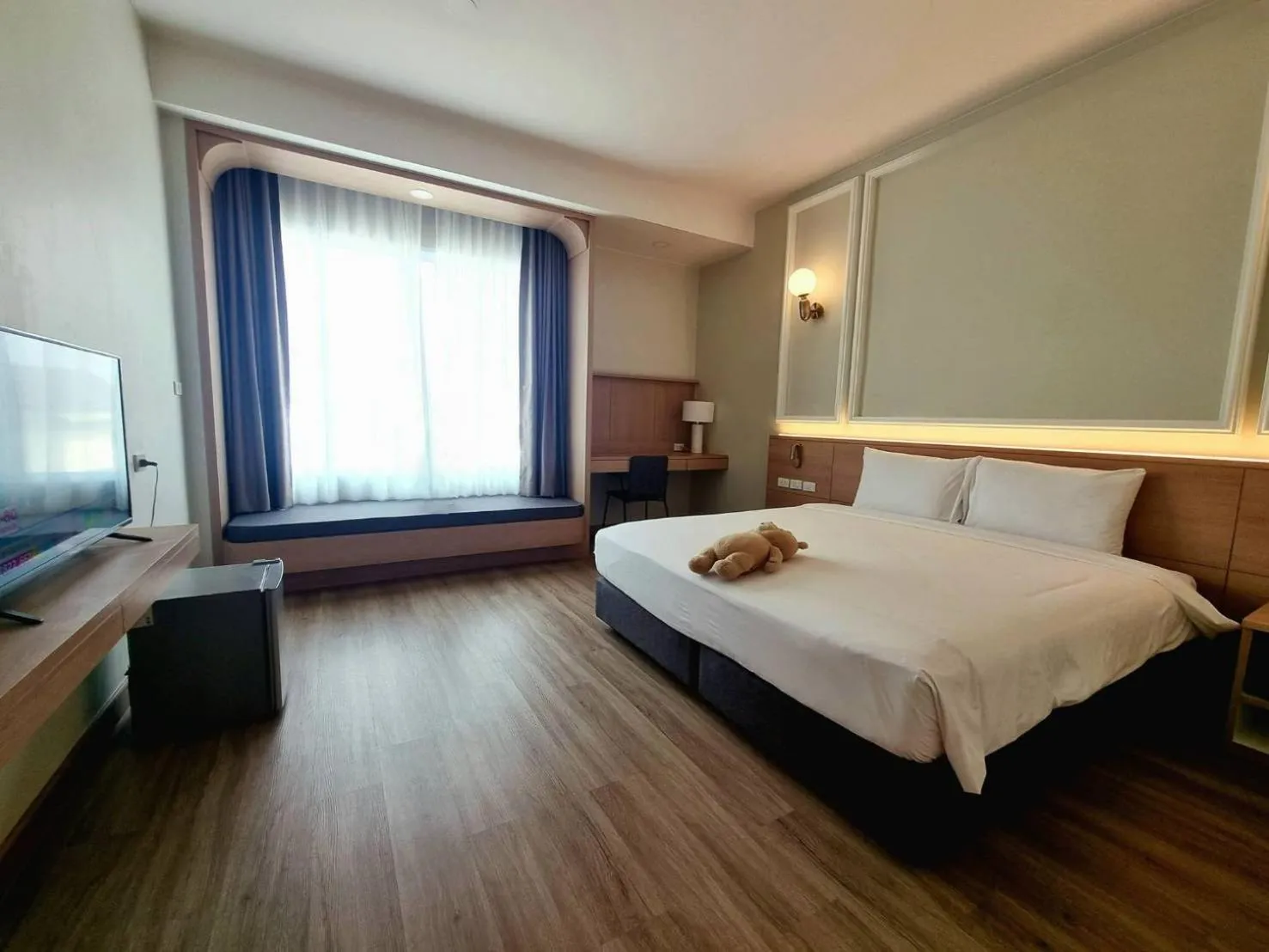 View (from property/room), Bed in Mayflower Grande Suite Hotel