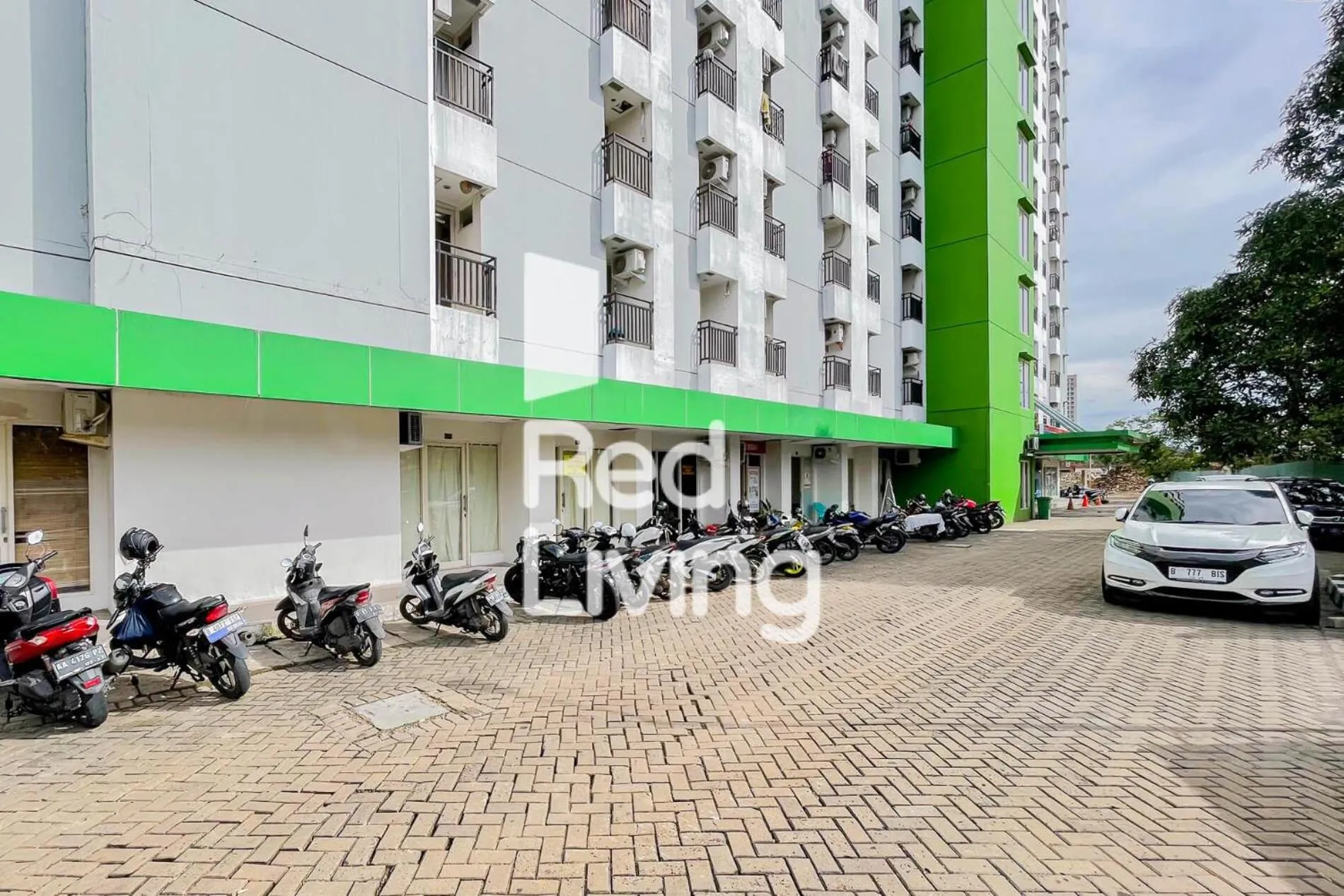 Parking in RedLiving Apartemen Green Lake View Ciputat - Aurora Rooms