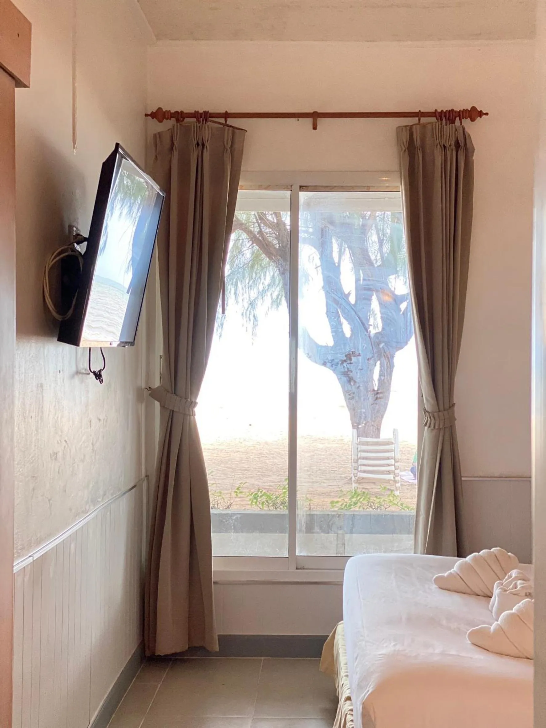 Bedroom, Bed in Laemsing Natural Beach Resort