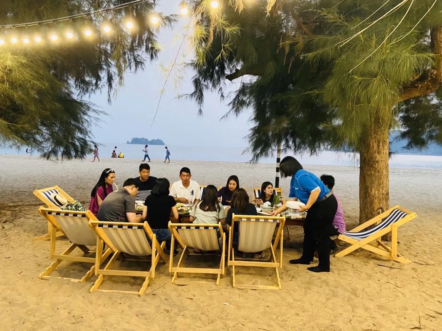 Restaurant/places to eat in Laemsing Natural Beach Resort