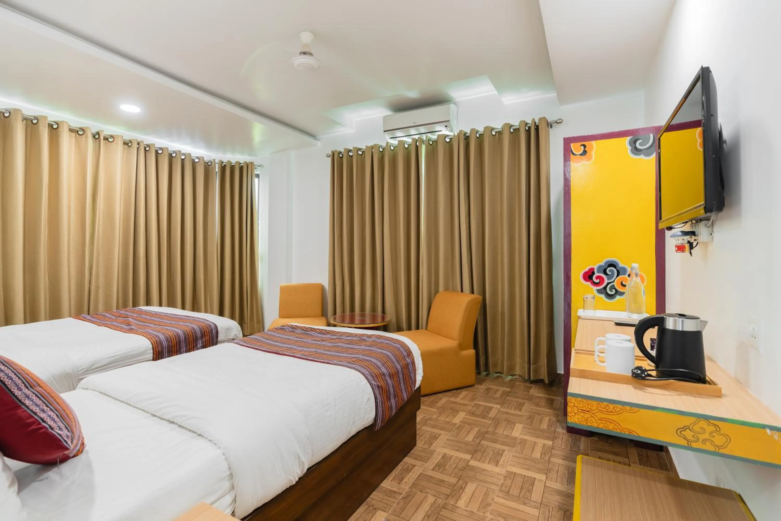 air conditioner, Bed in Hotel Ratnasambhava
