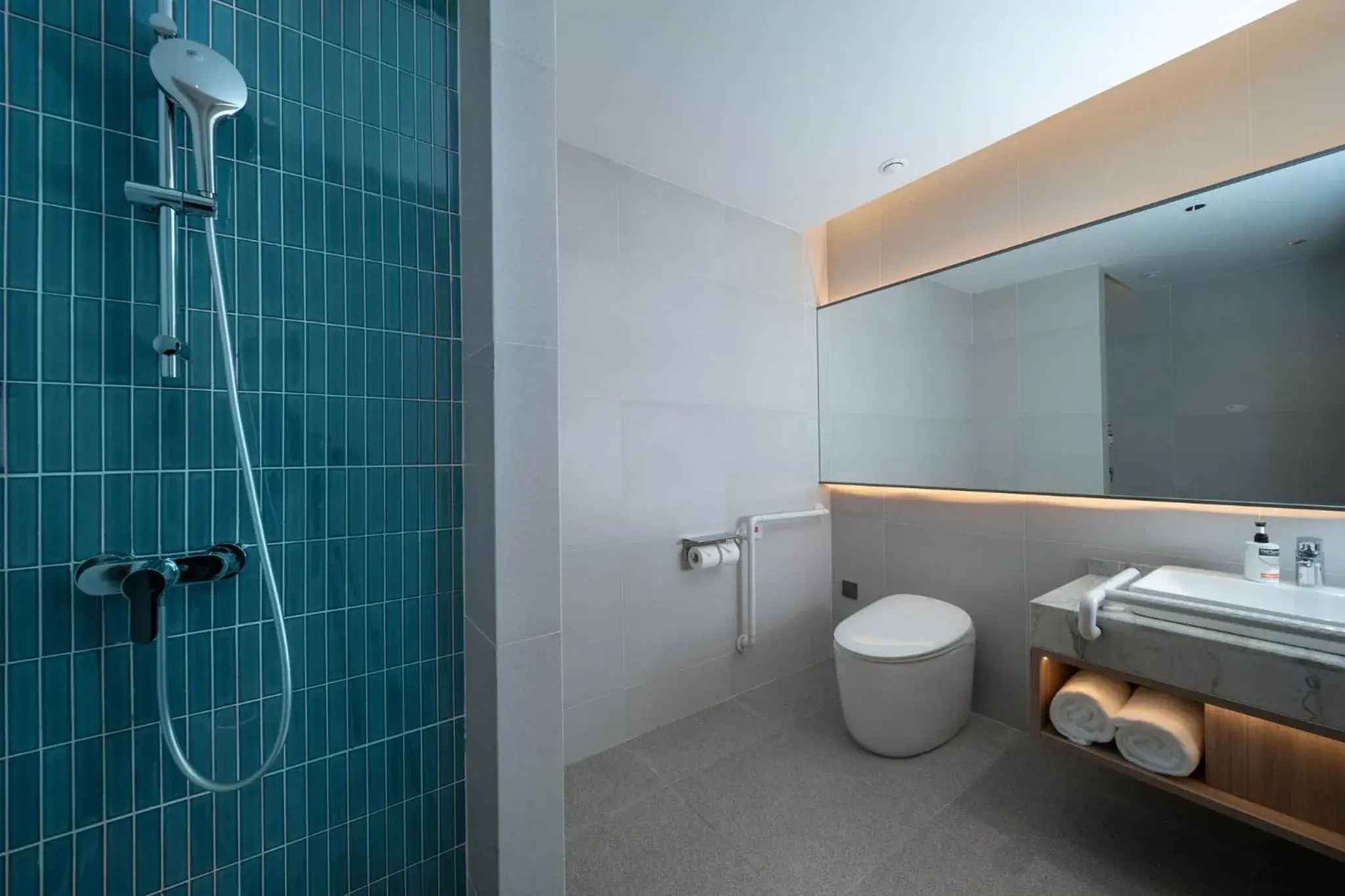 Standard King Room - Disability Access in Holiday Inn Express Suzhou Shihu University Town Standard King Room - Disability Access in Holiday Inn Express Suzhou Shihu University Town