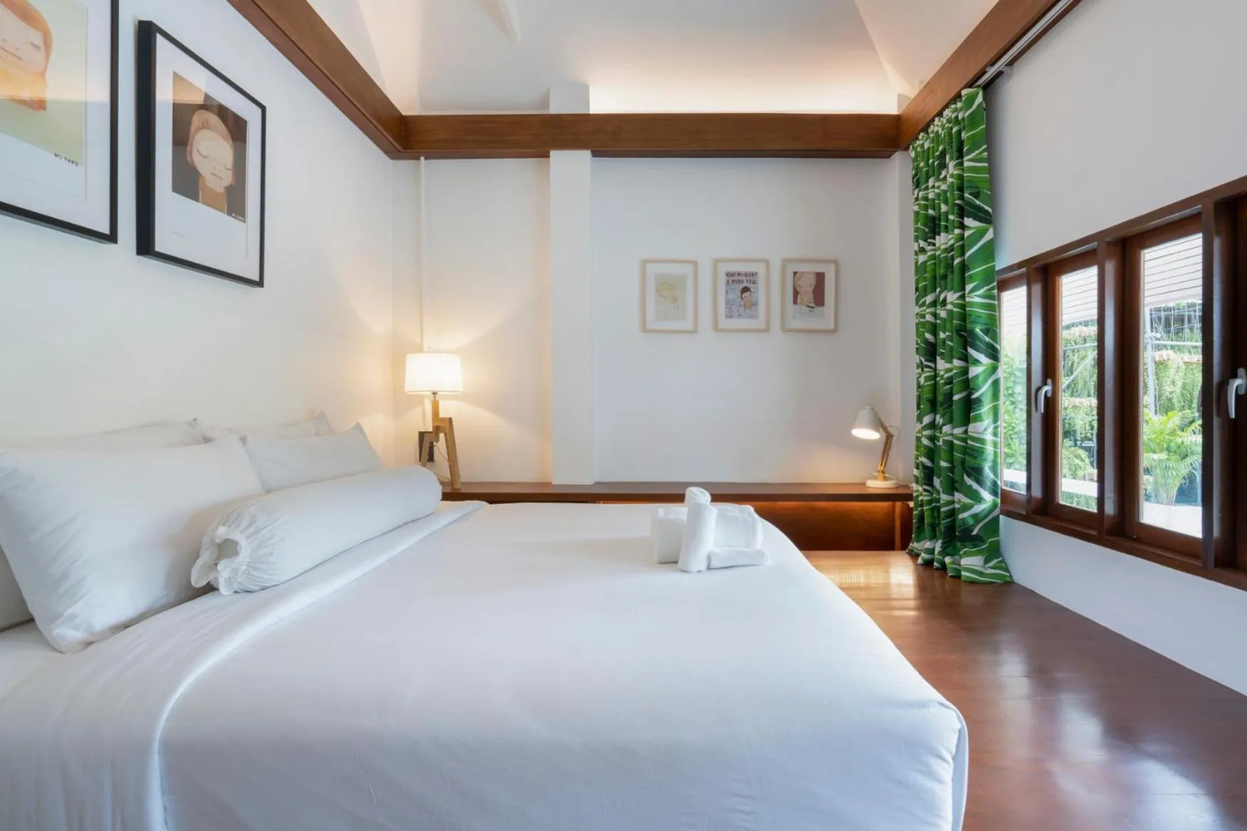 Bed in Phrip Phri Luxury Pool Villas