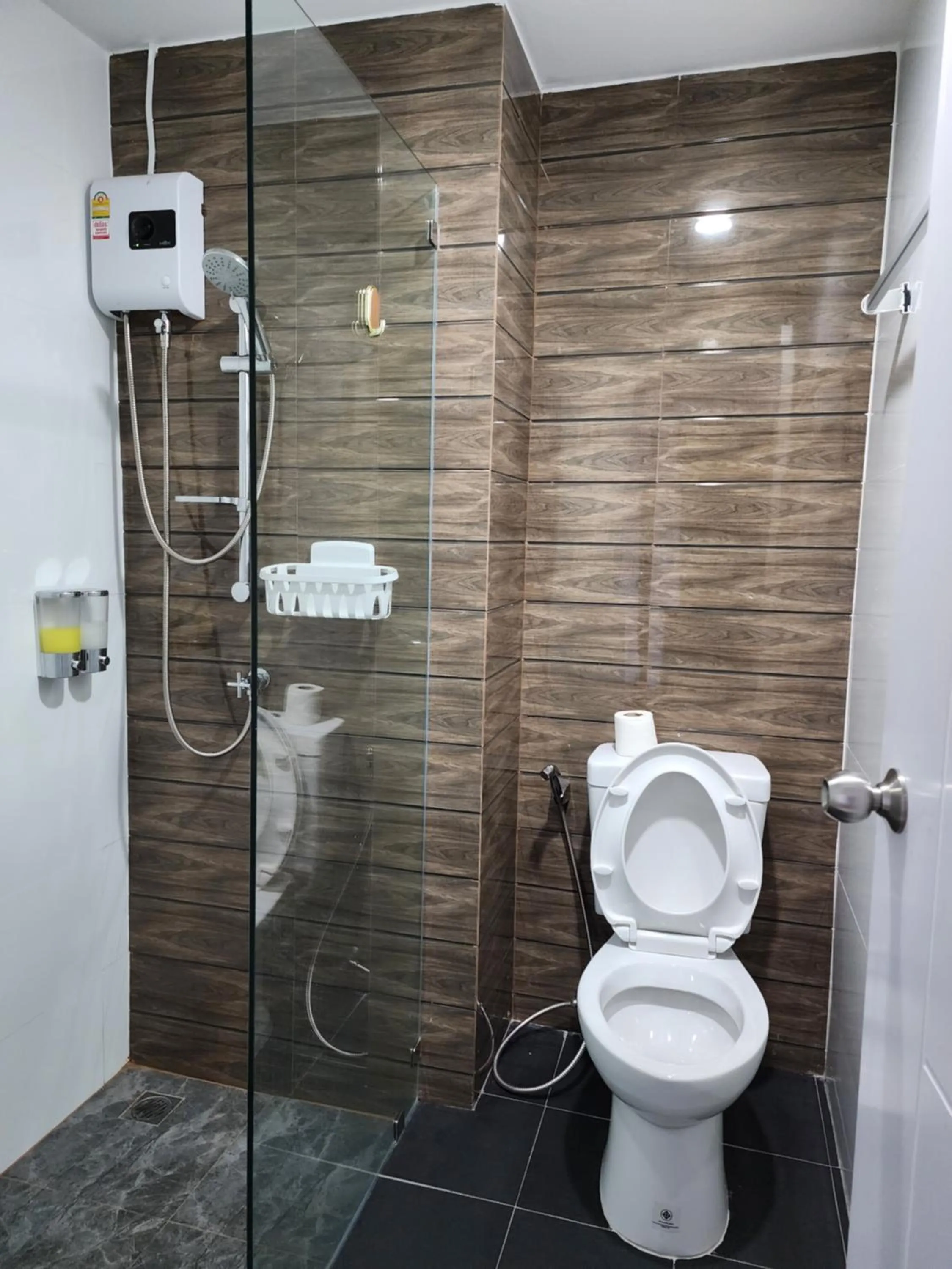 Shower in Pinpoint Hotel Phuket