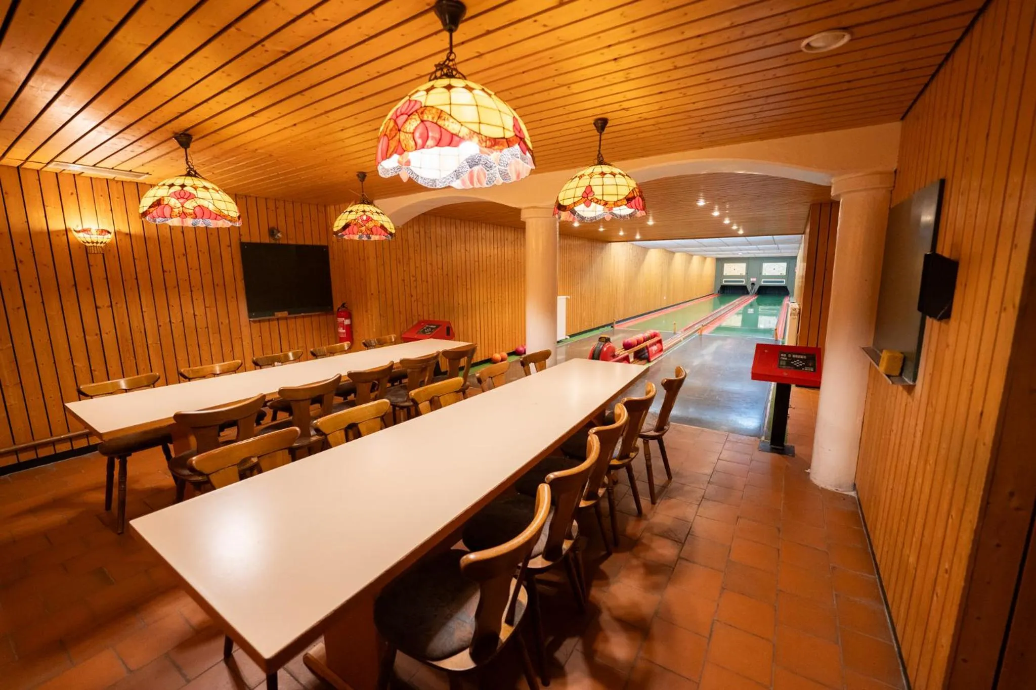 Bowling in Hotel National