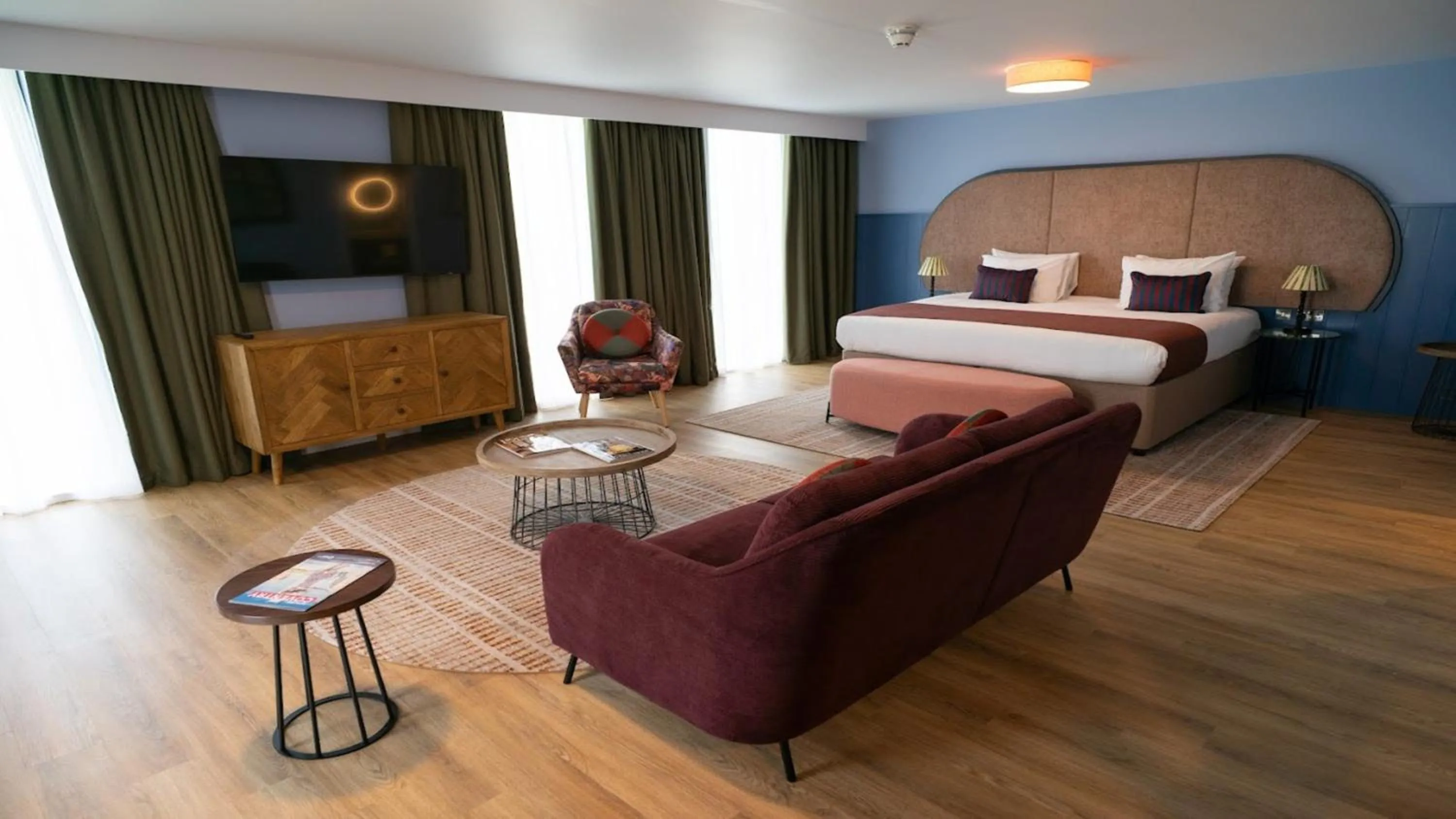 Photo of the whole room, Bed in Hotel Indigo Coventry by IHG