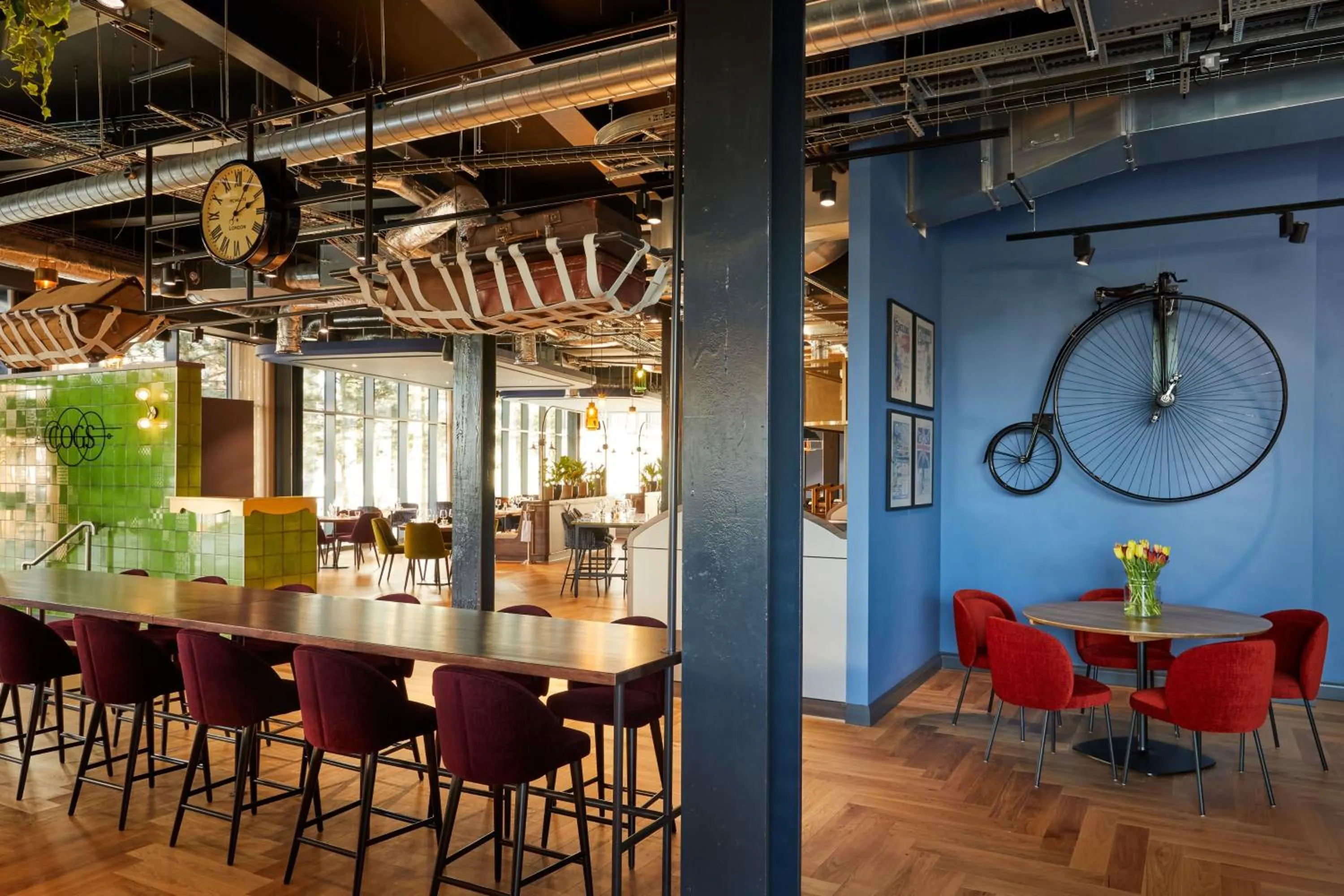 Lounge or bar in Hotel Indigo Coventry by IHG