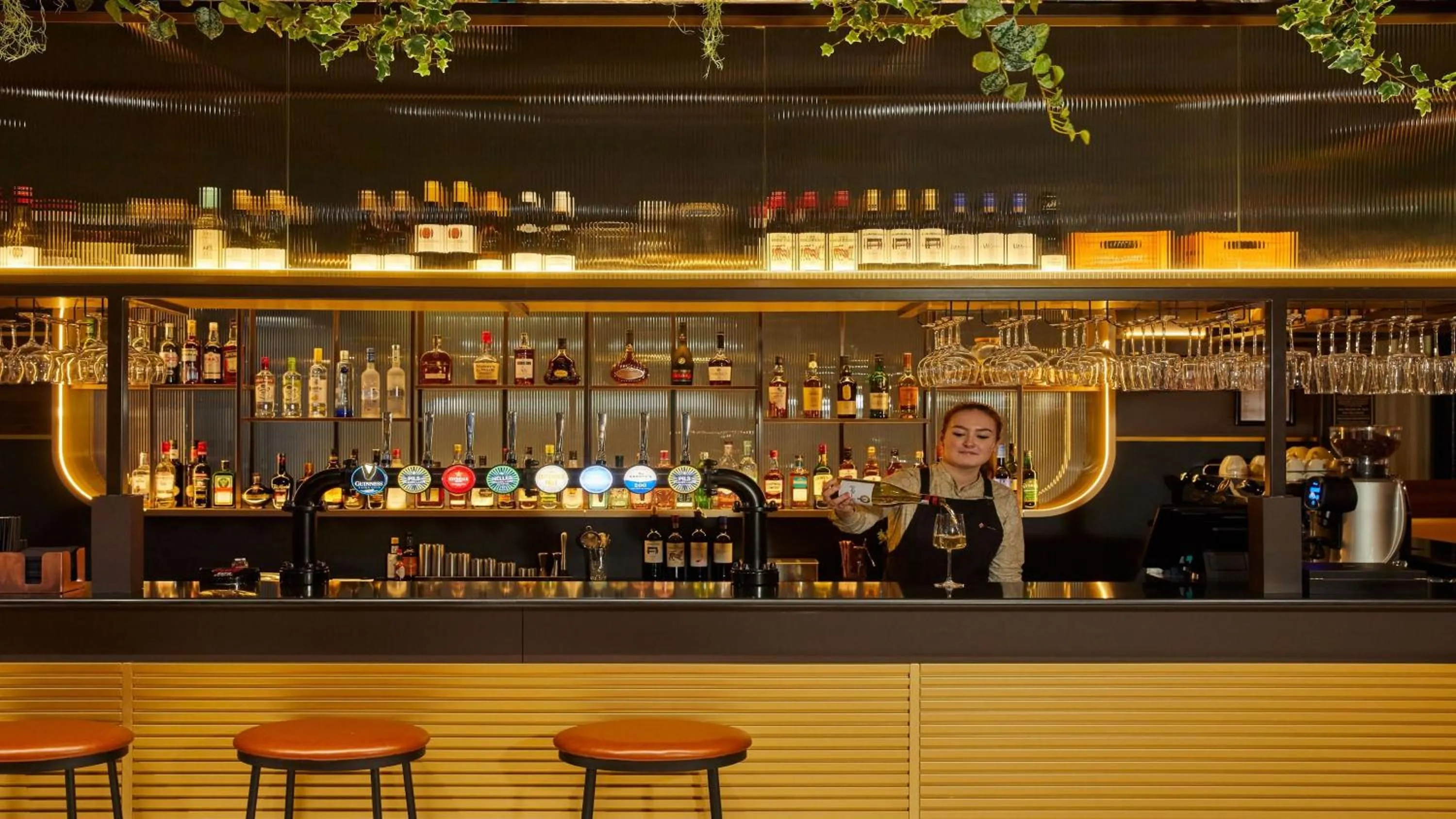 Lounge or bar in Hotel Indigo Coventry by IHG