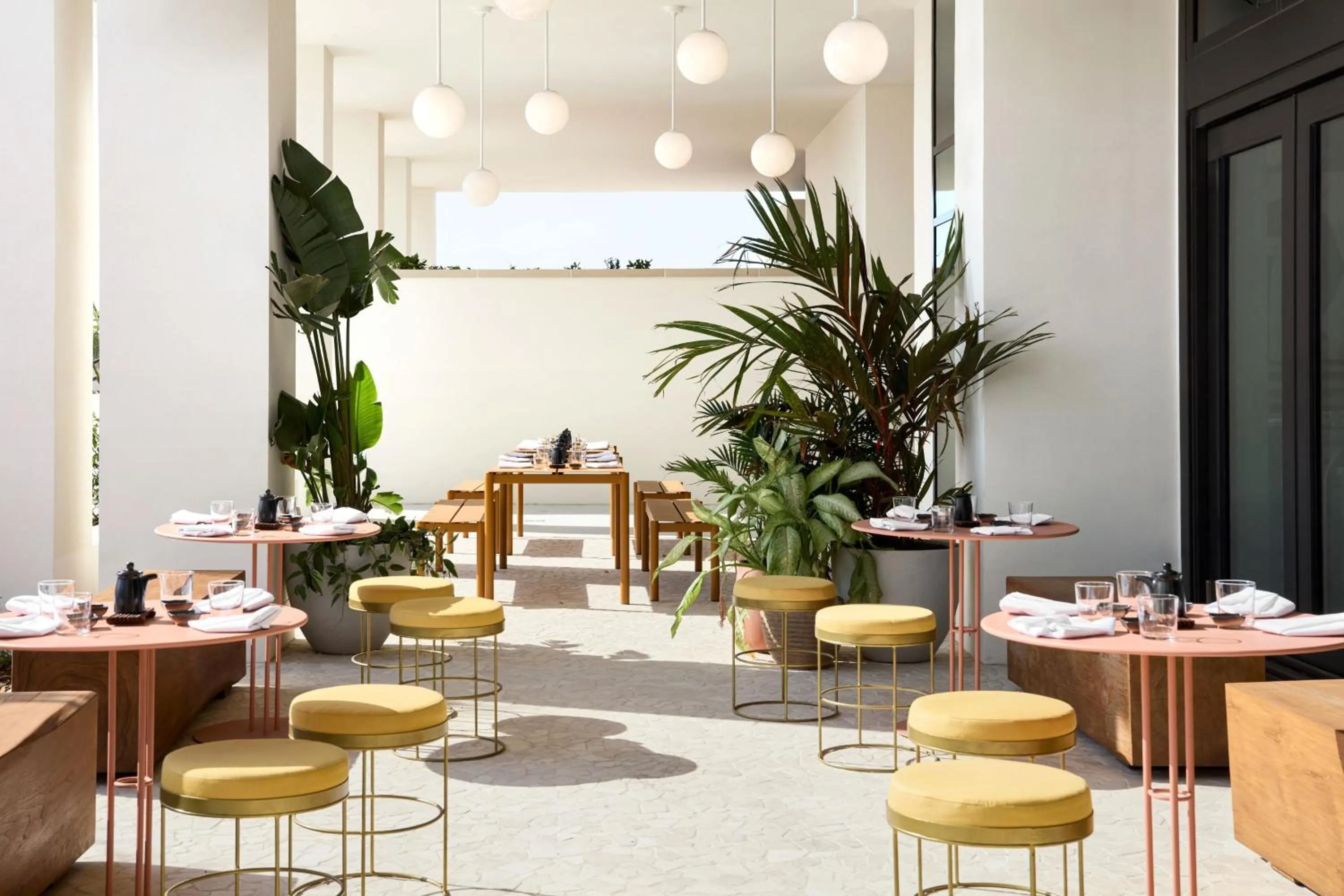 Restaurant/places to eat in Hotel Indigo Grand Cayman by IHG