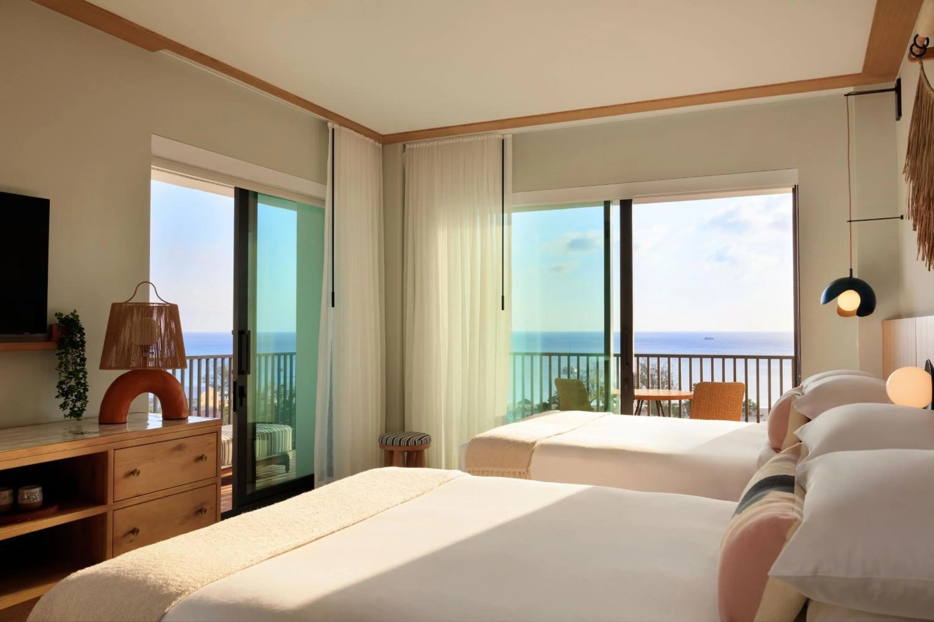 Photo of the whole room, Bed in Hotel Indigo Grand Cayman by IHG