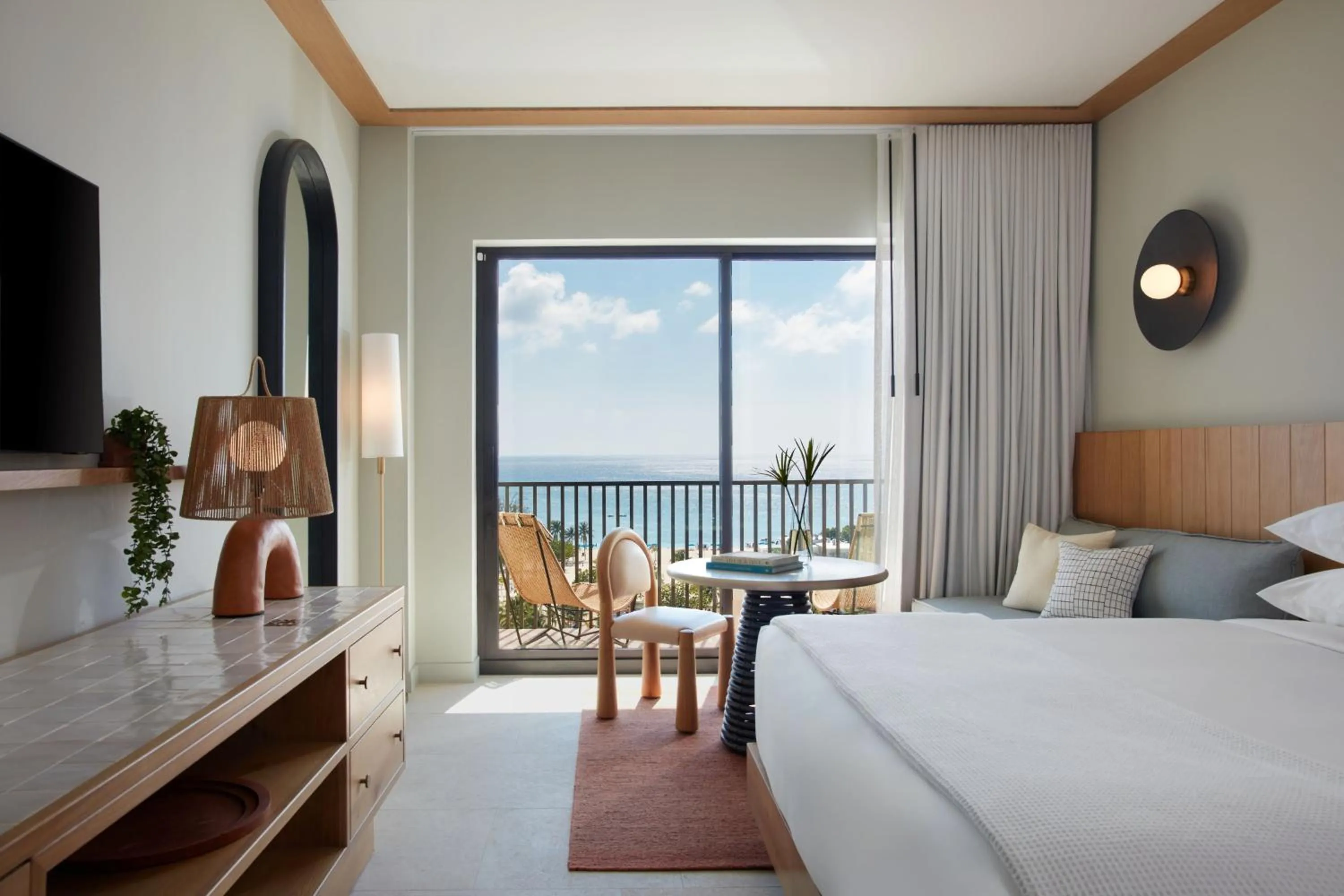 Photo of the whole room, Bed in Hotel Indigo Grand Cayman by IHG
