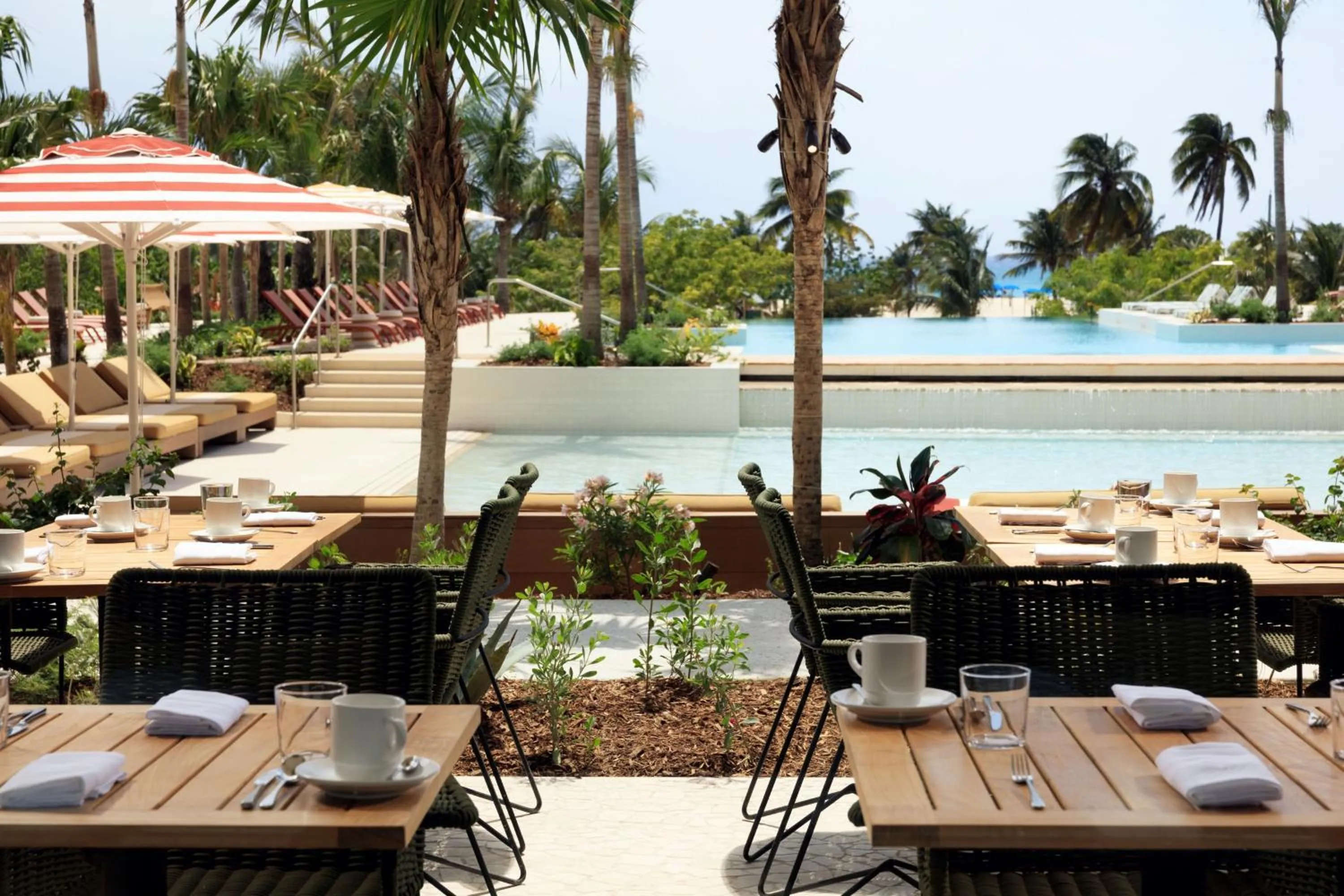 Restaurant/places to eat in Hotel Indigo Grand Cayman by IHG