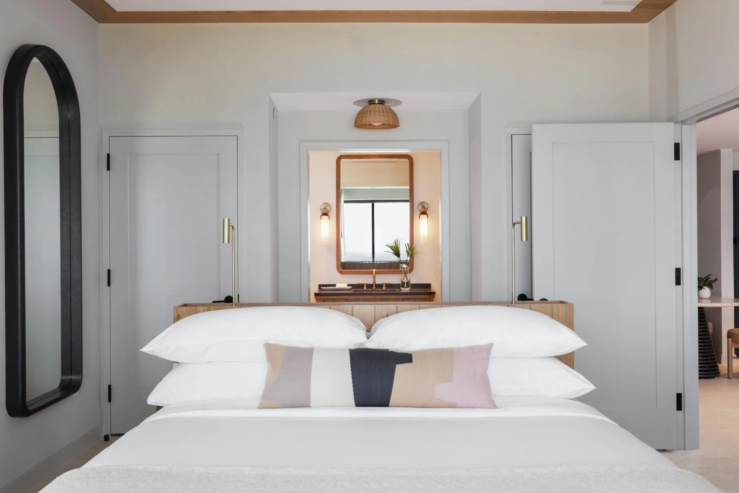 Photo of the whole room, Bed in Hotel Indigo Grand Cayman by IHG