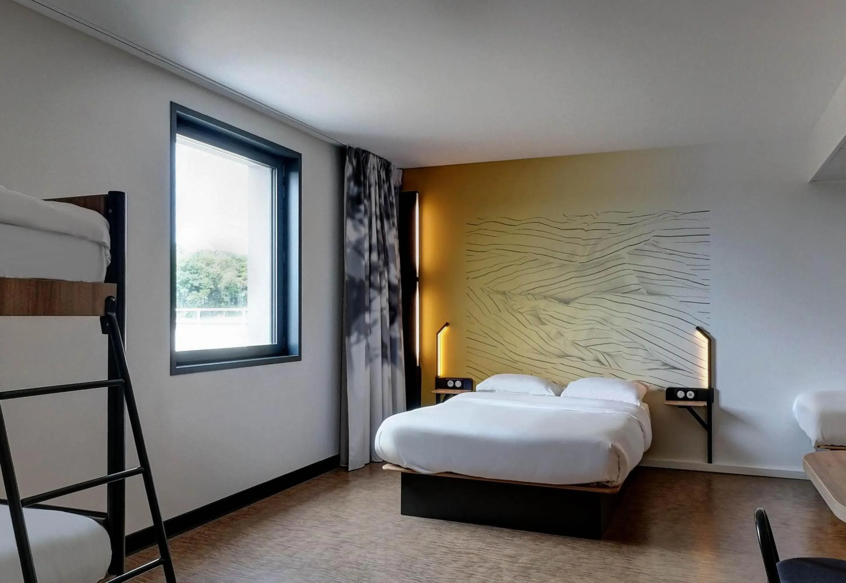 Photo of the whole room, Bed in B&B HOTEL Besançon Valentin