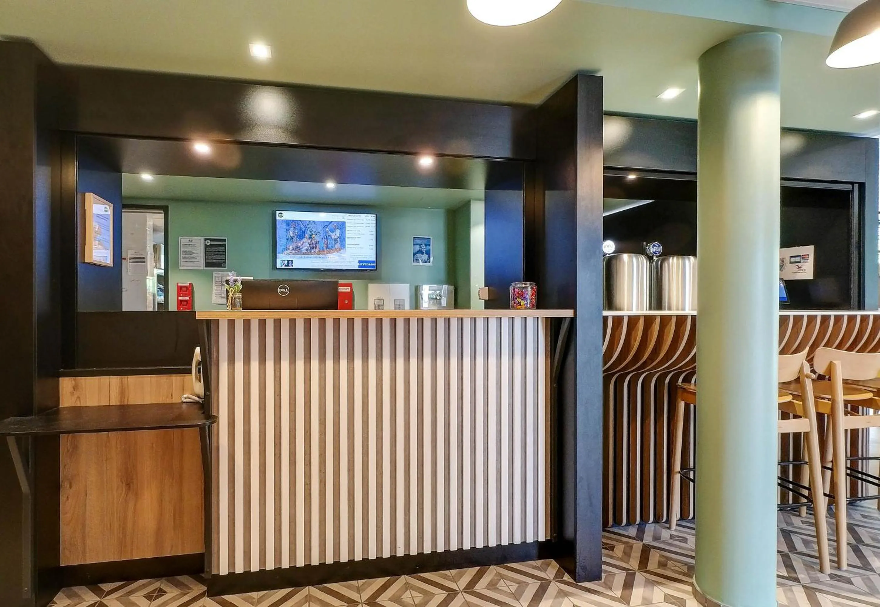 Lobby or reception in B&B HOTEL Besançon Valentin