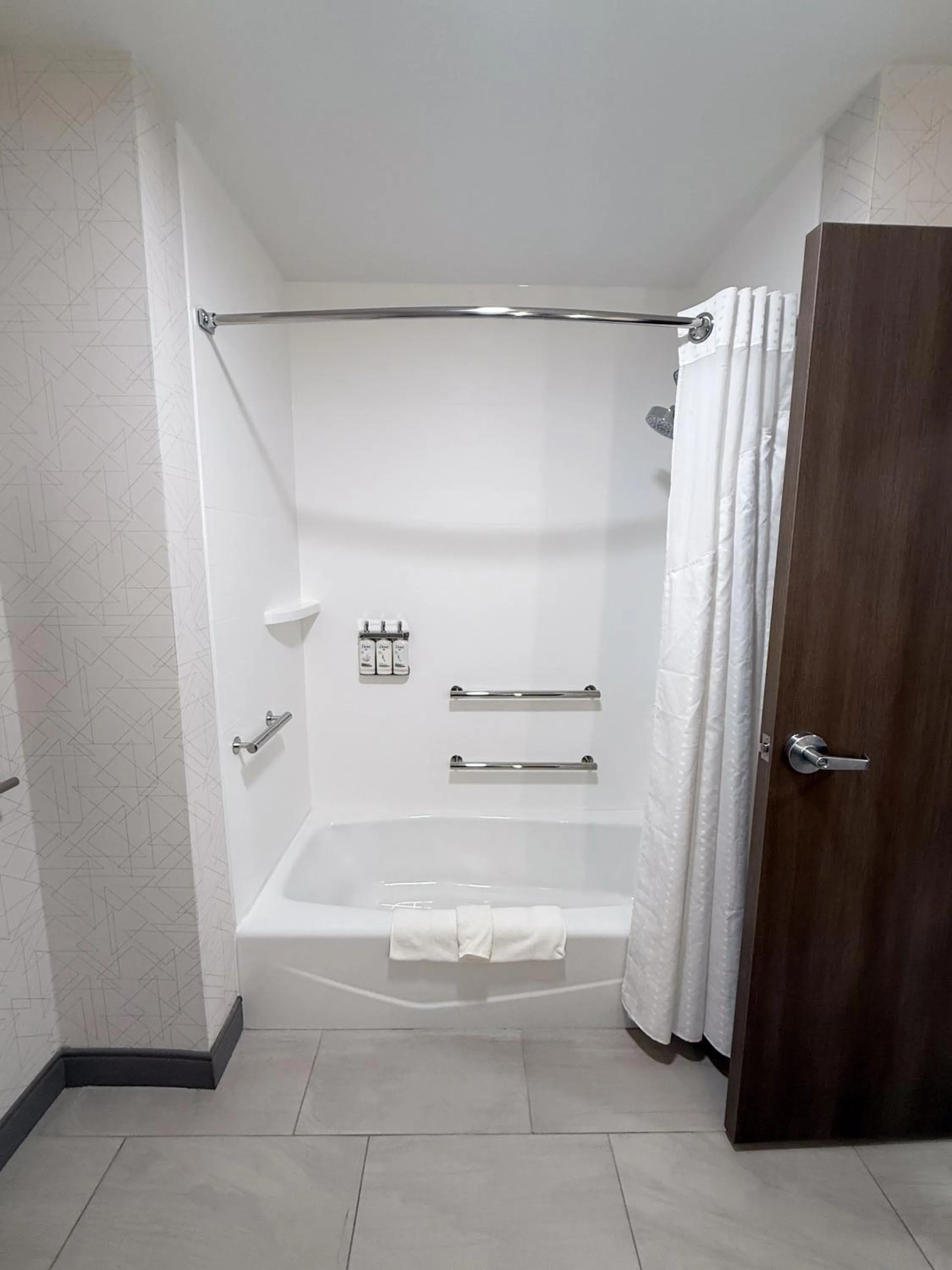 Bath in Holiday Inn Express & Suites Mansfield - Ontario by IHG