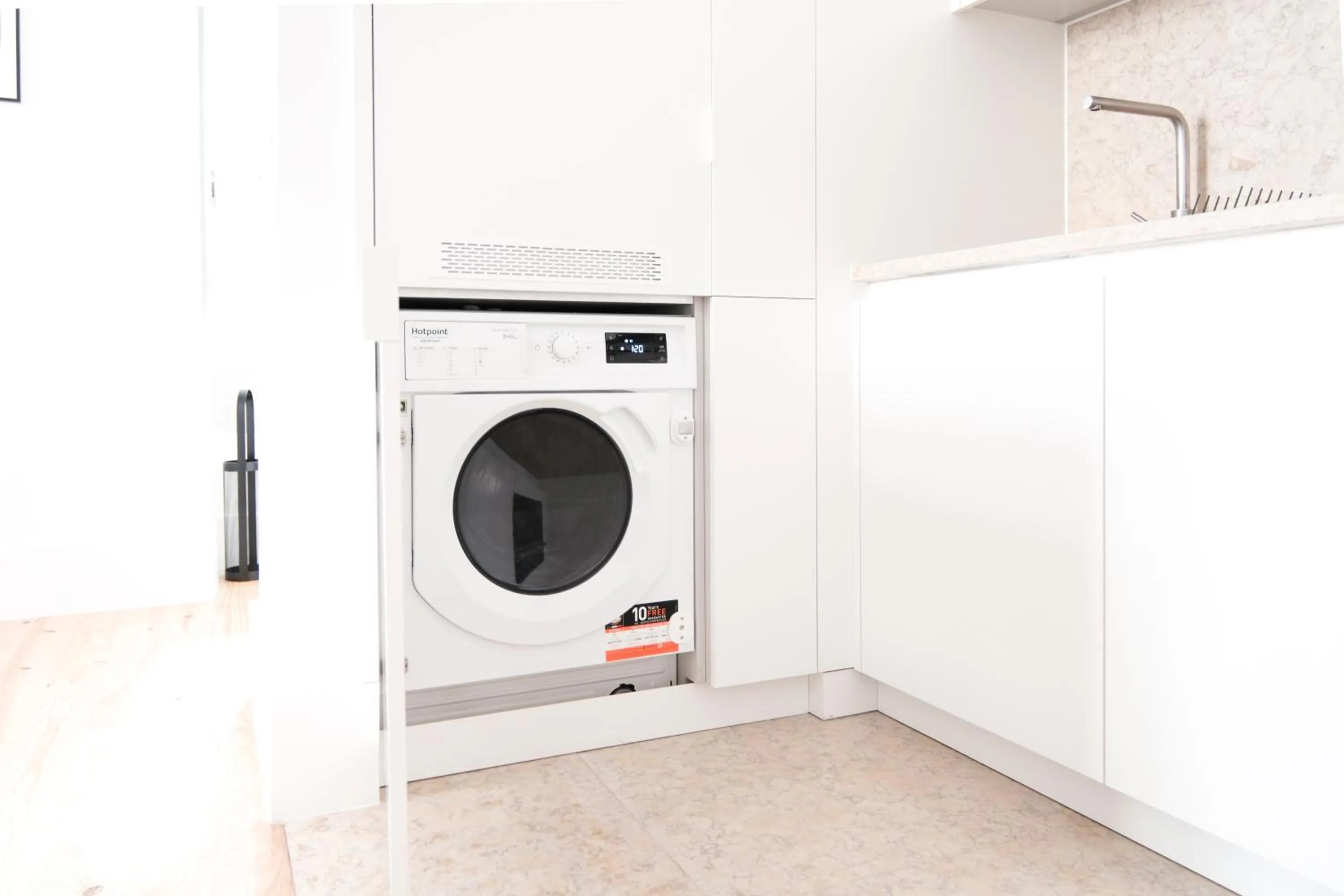 washing machine in The House on the Pink Street in Lisbon