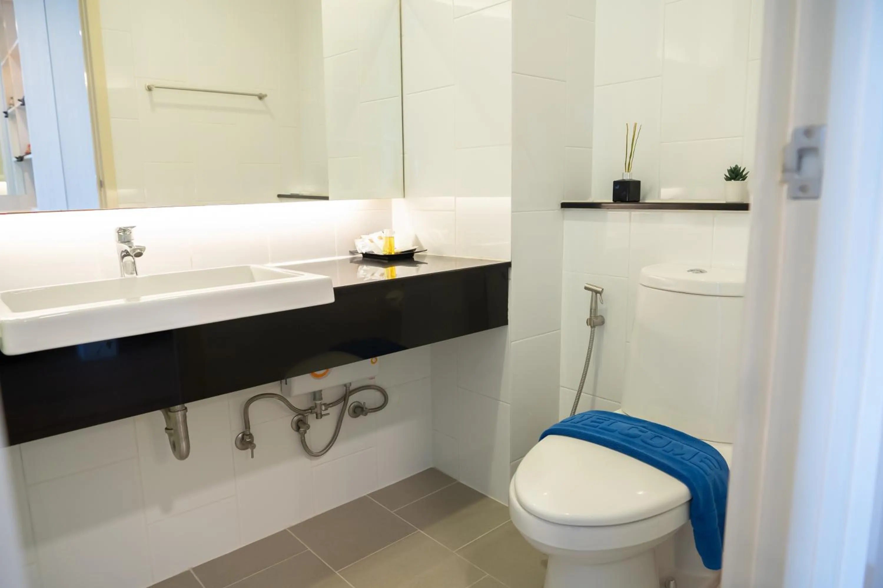 Toilet in Guuden Huahin Hotel