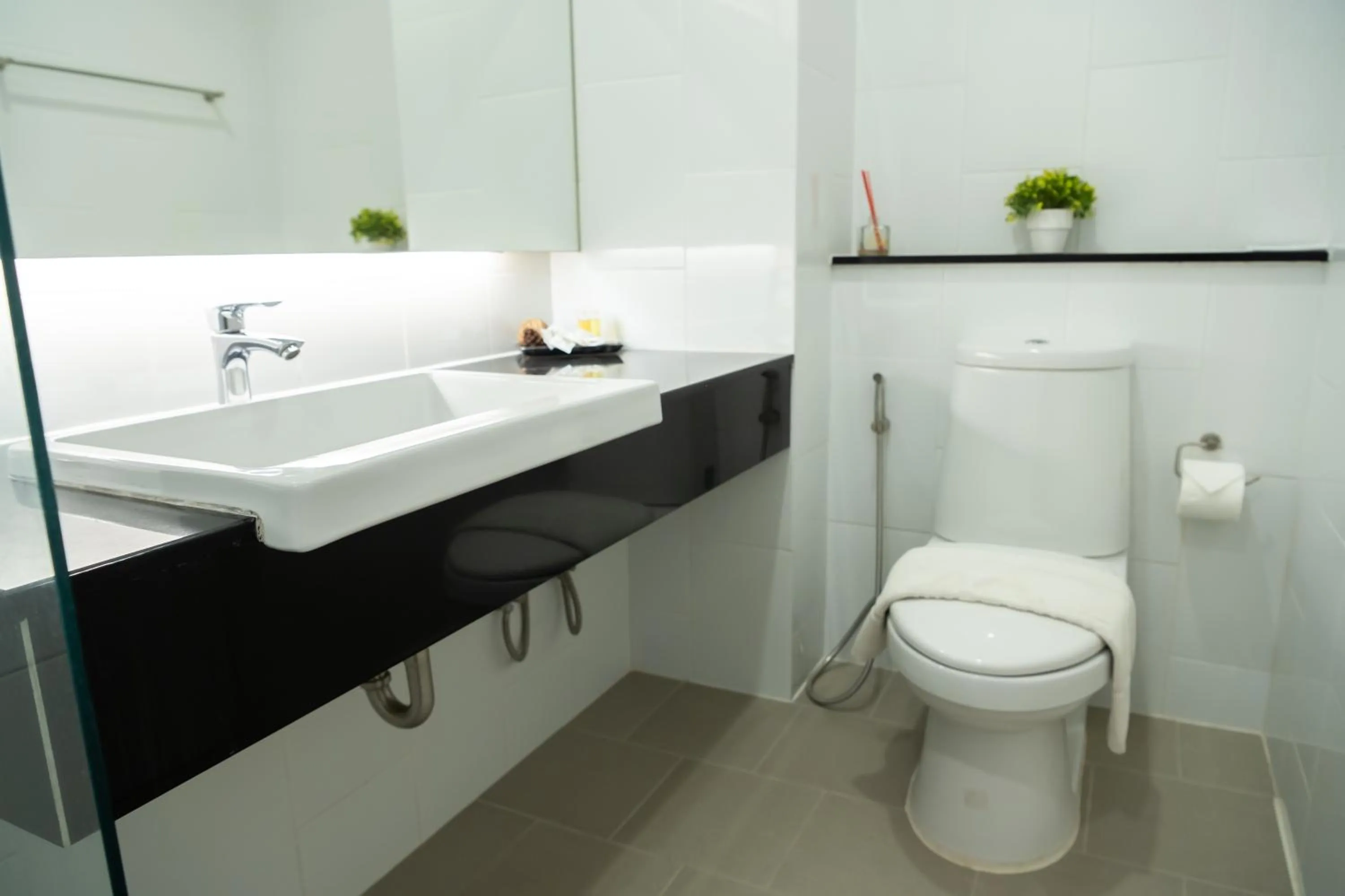 Toilet in Guuden Huahin Hotel