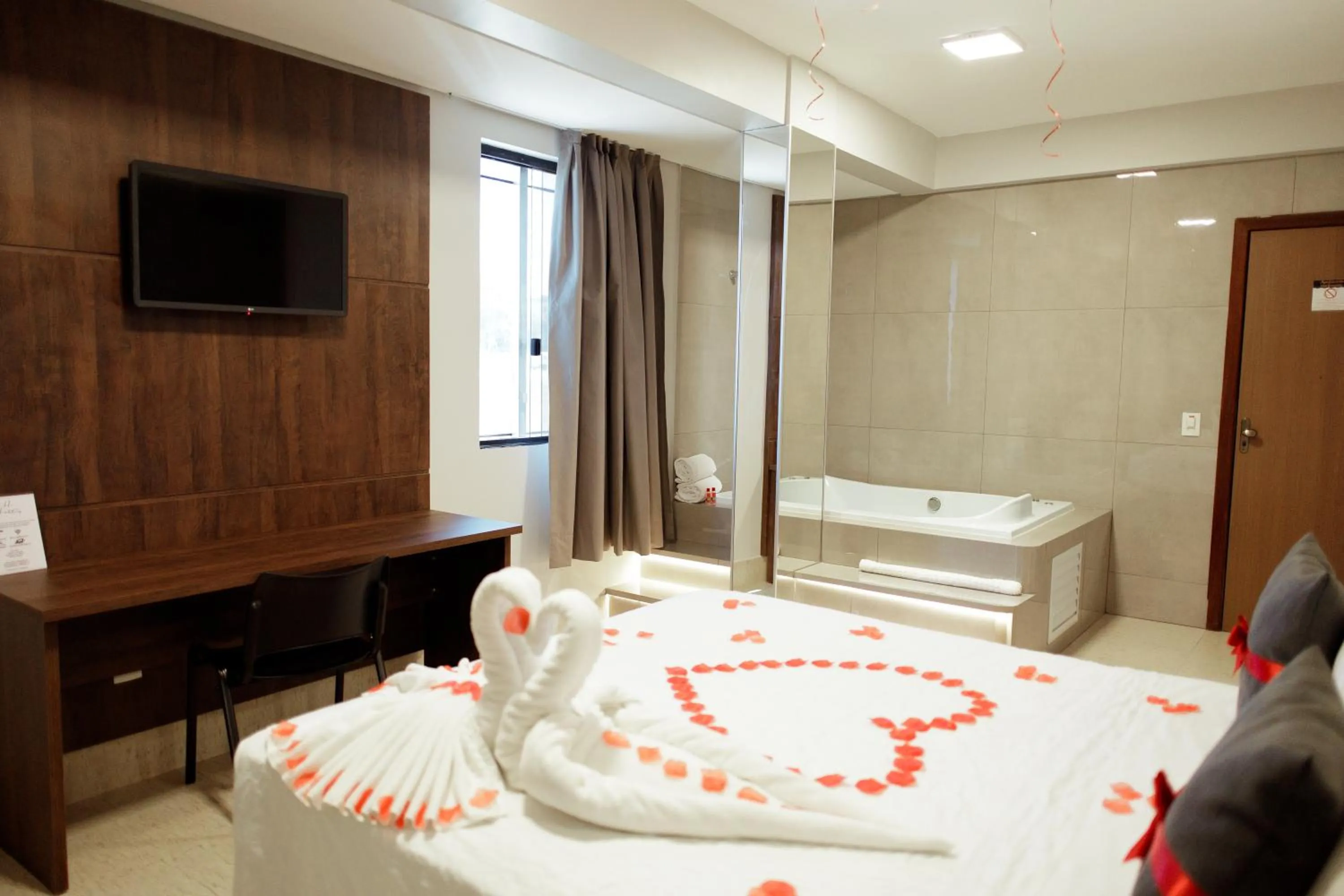 Bedroom, Bed in Roma Hotel by H Hotéis - Airport