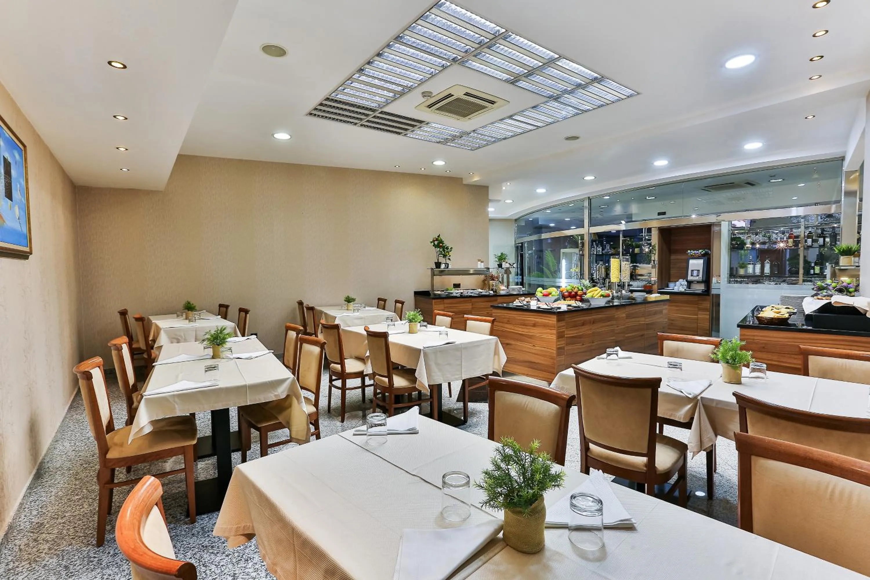 Restaurant/places to eat in Kings Park Hotel