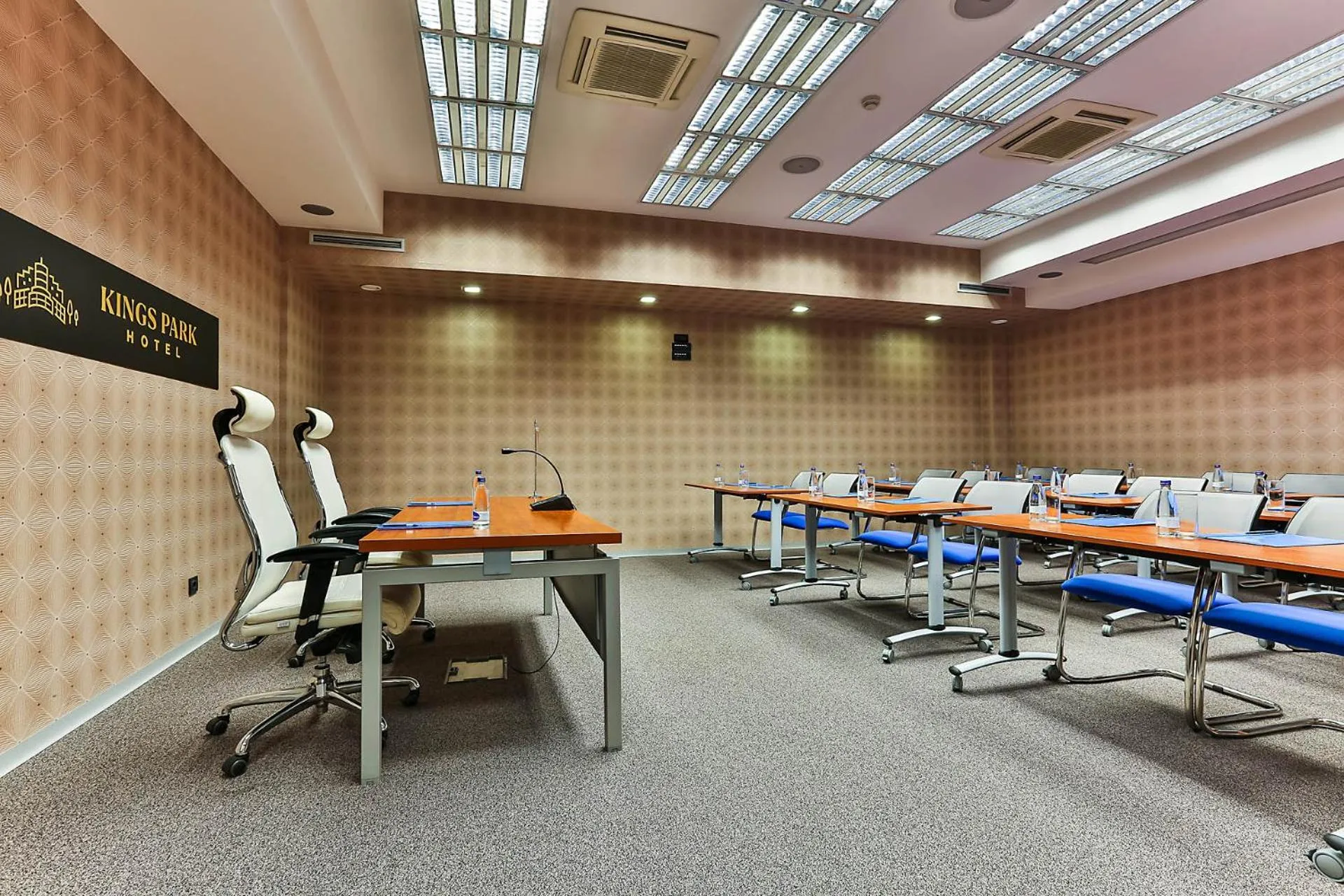 Meeting/conference room in Kings Park Hotel