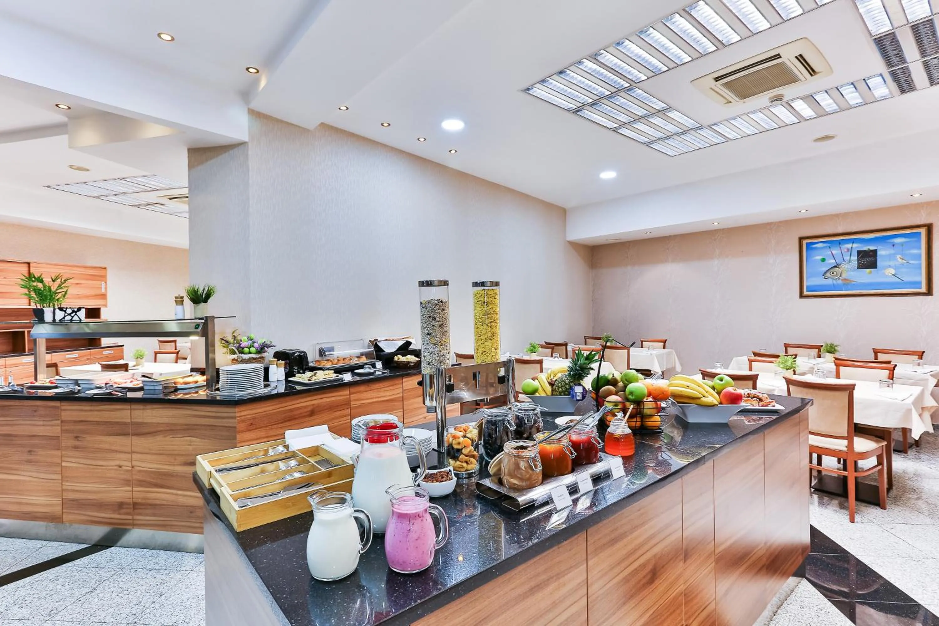 Buffet breakfast in Kings Park Hotel