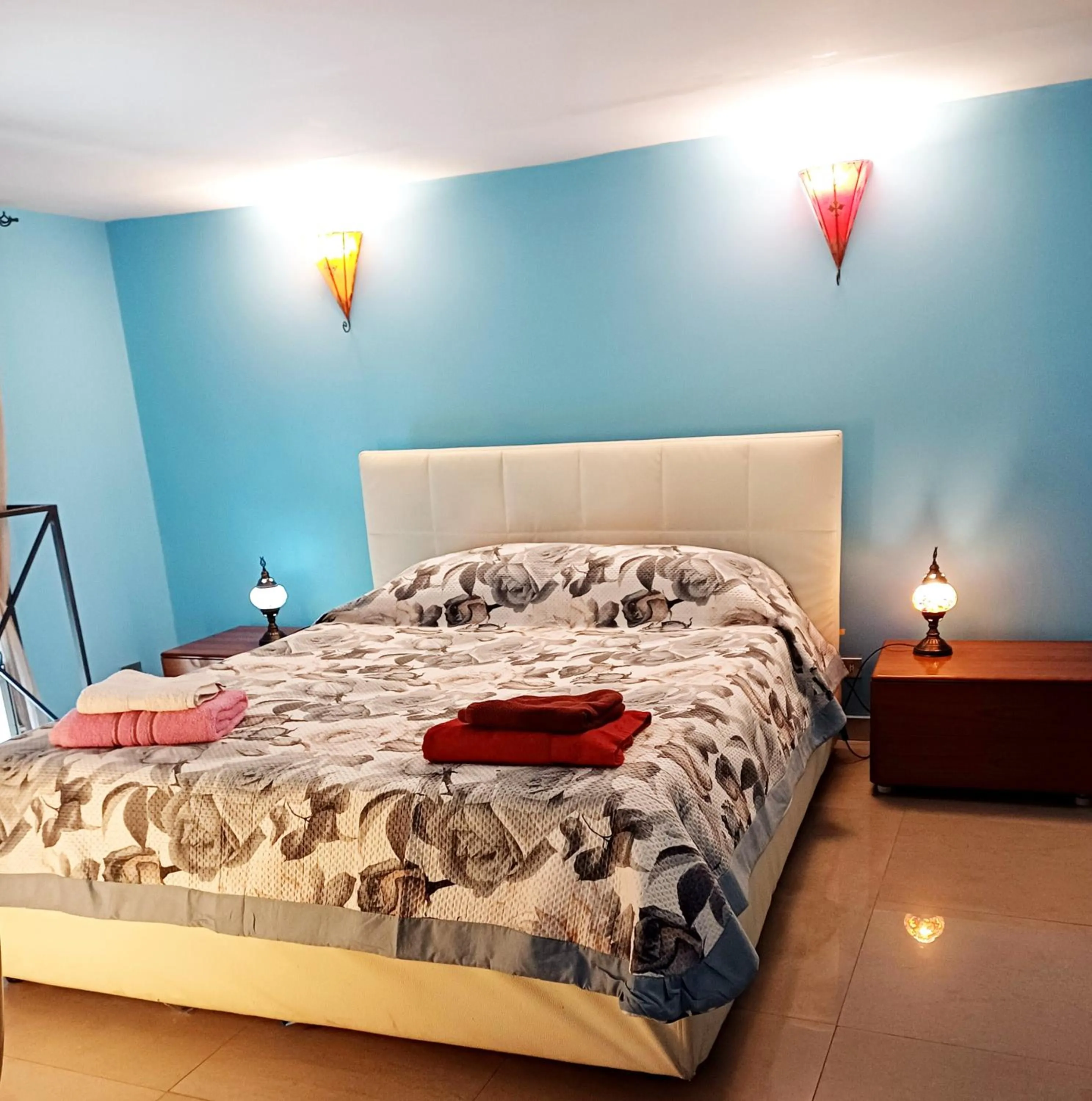 Bedroom, Bed in GoldenCube Guest House