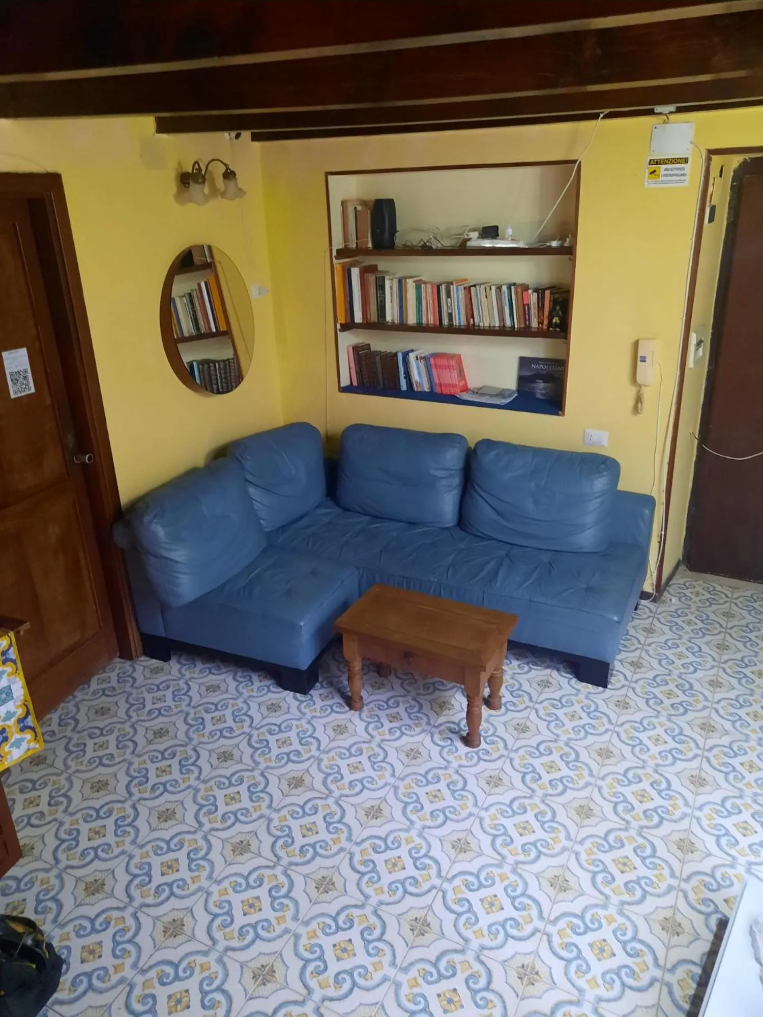 GoldenCube Guest House