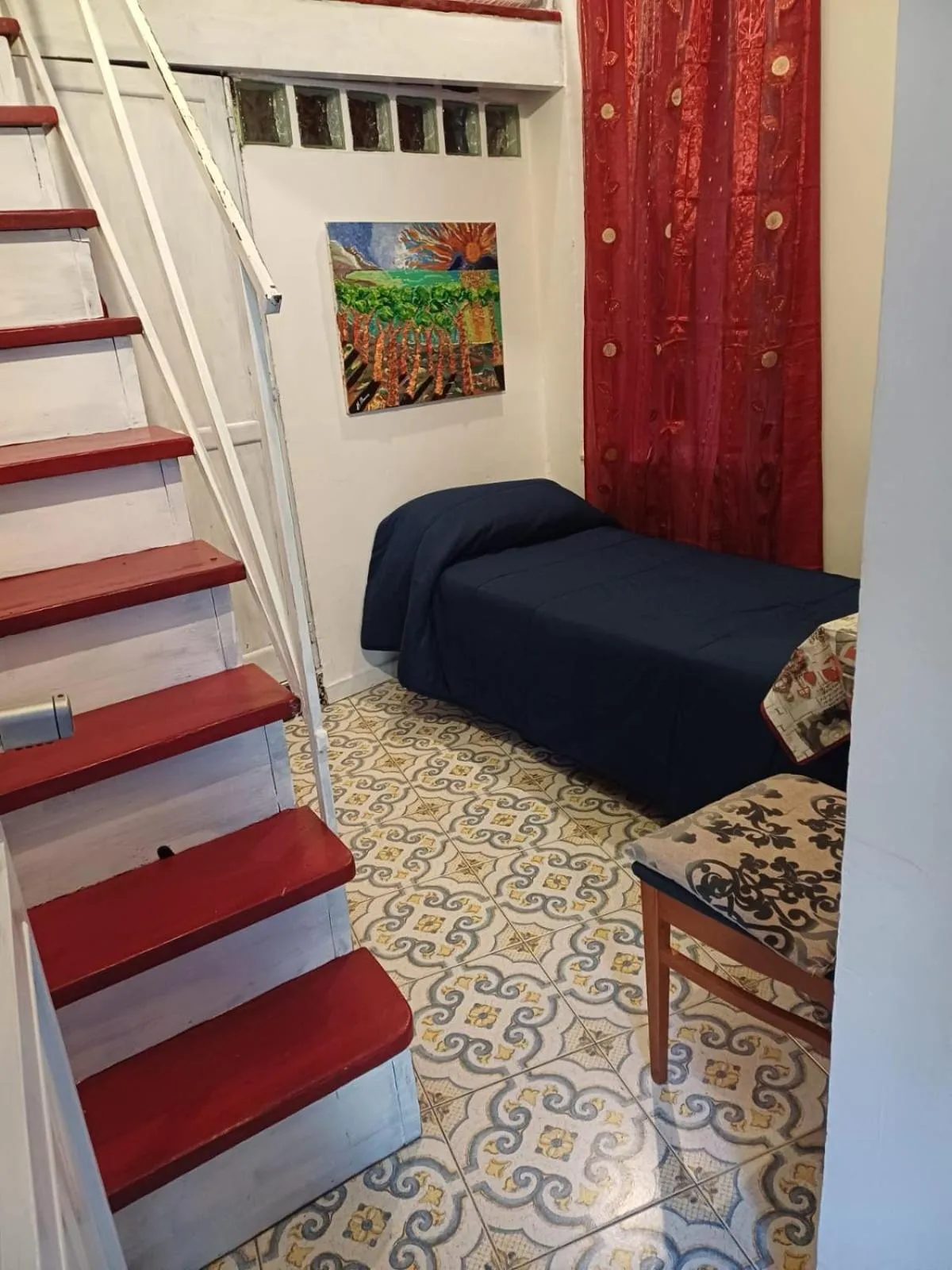 GoldenCube Guest House