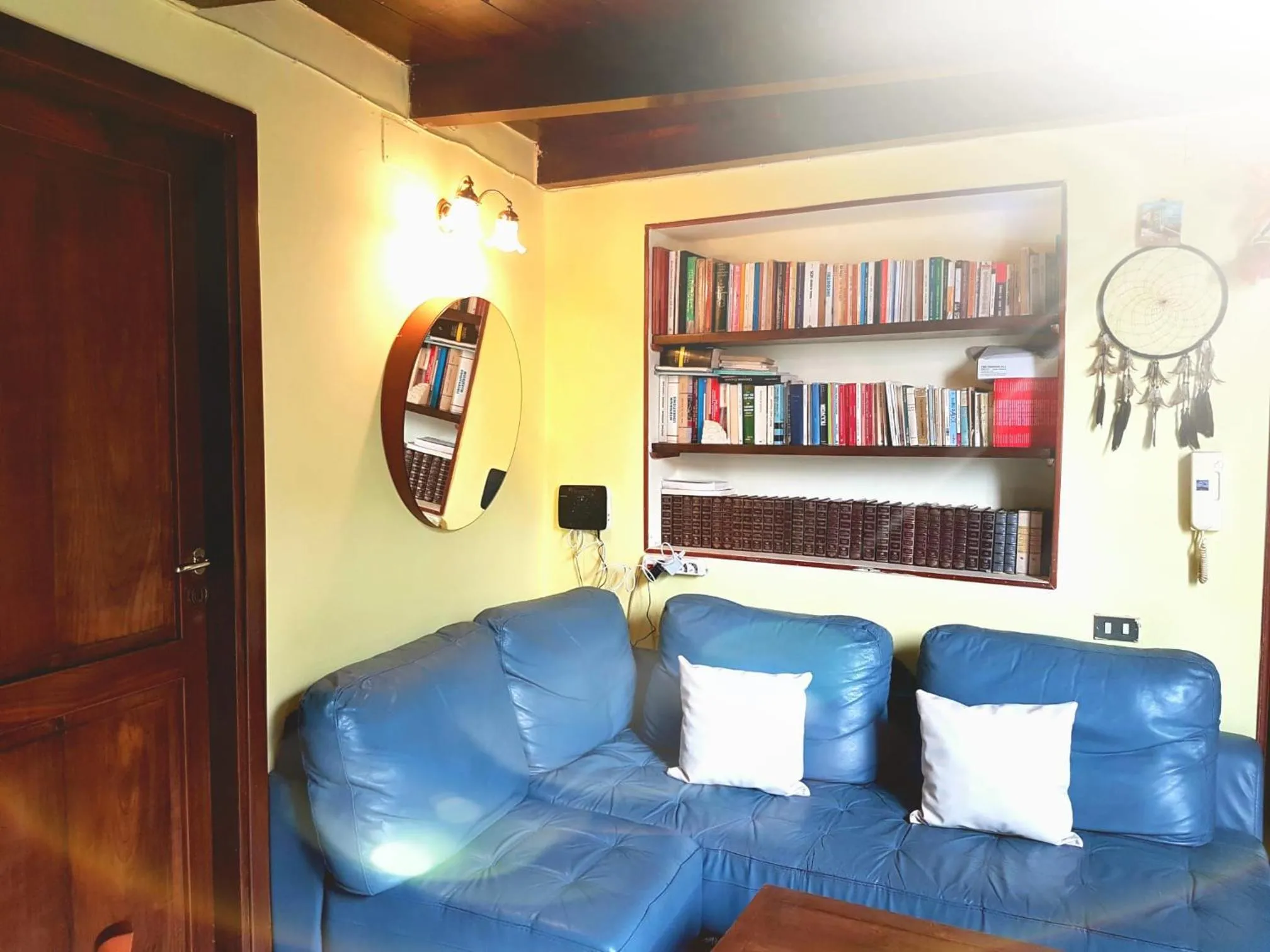 GoldenCube Guest House