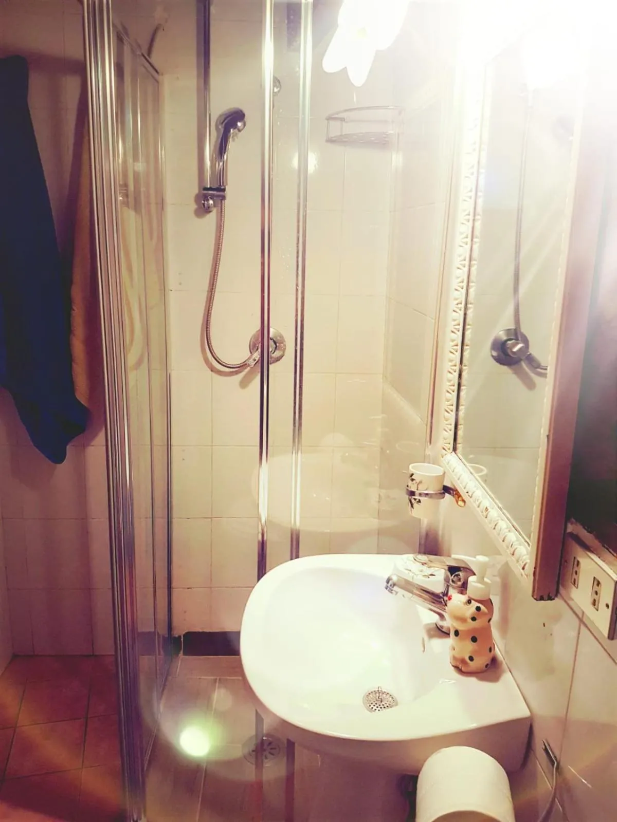 GoldenCube Guest House
