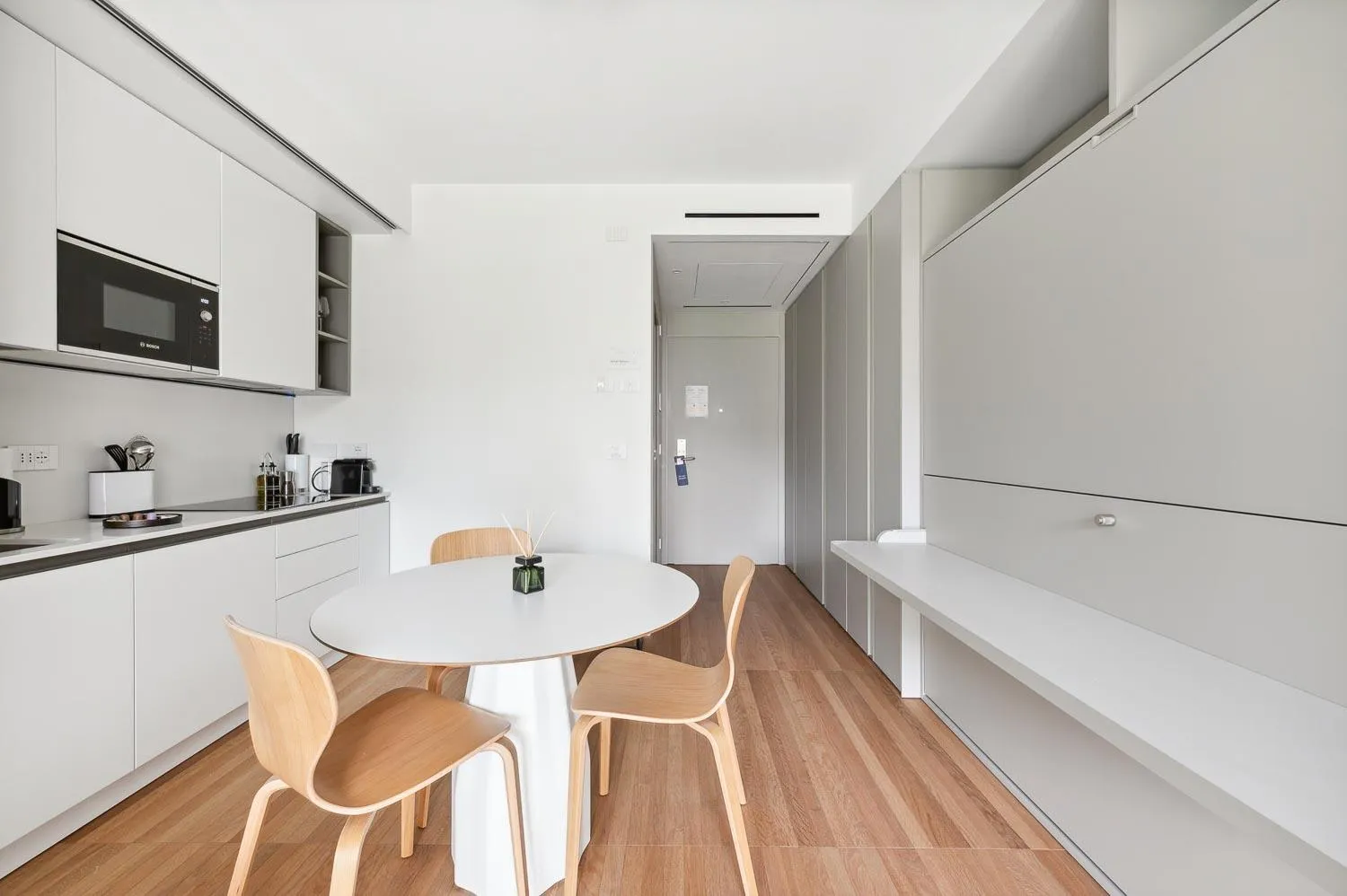 Kitchen or kitchenette in Limehome Milan via Stresa