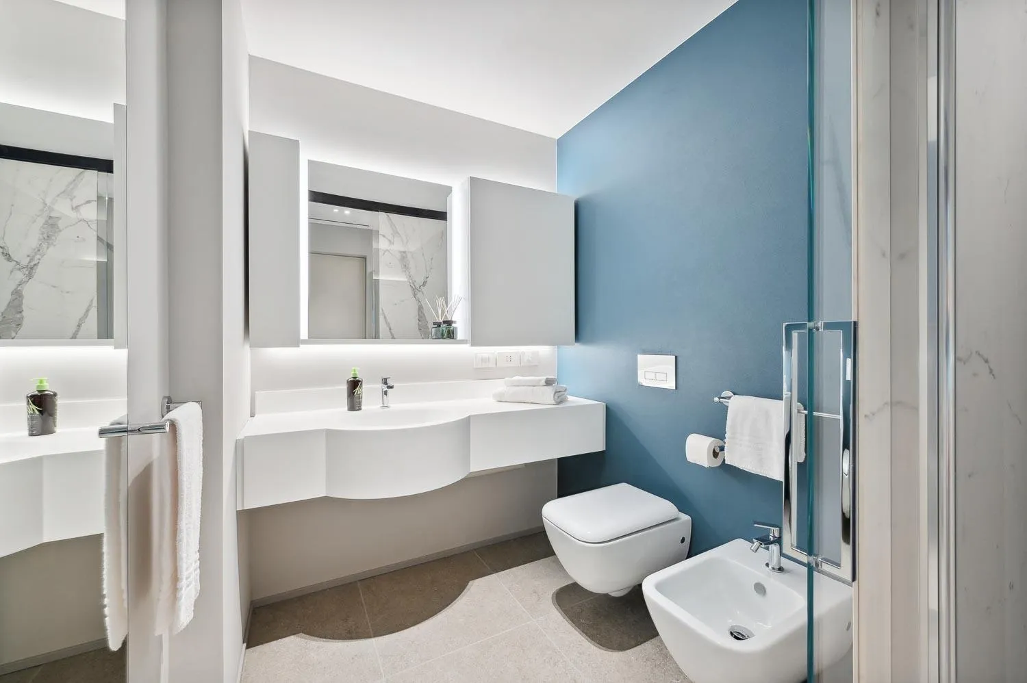 Shower in Limehome Milan via Stresa