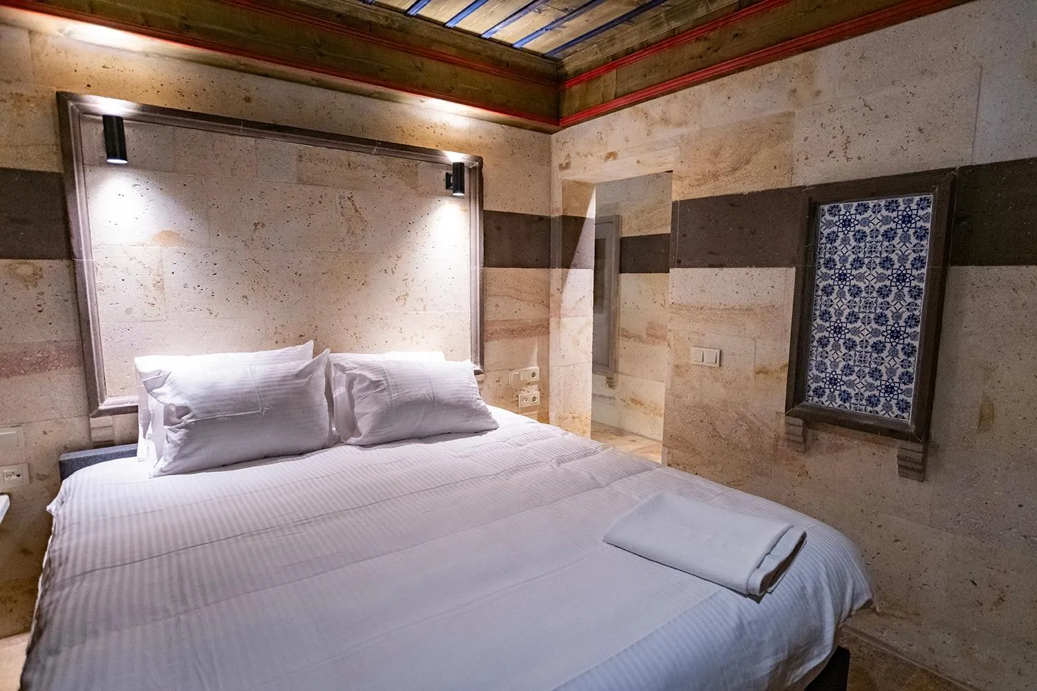 Bed in Uçhisar Premium