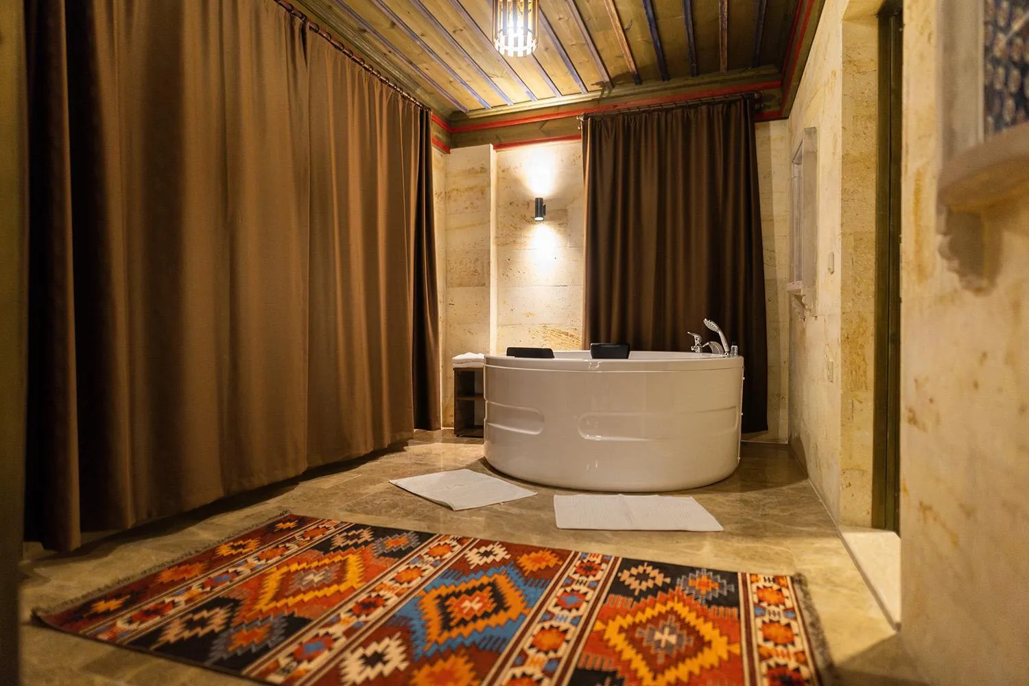 Bath in Uçhisar Premium