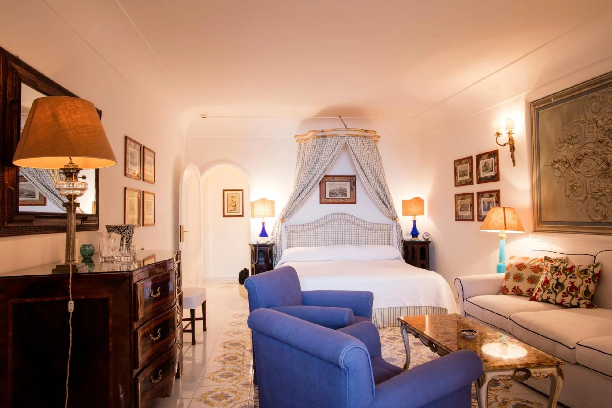 Bedroom, Bed in Le Sirenuse